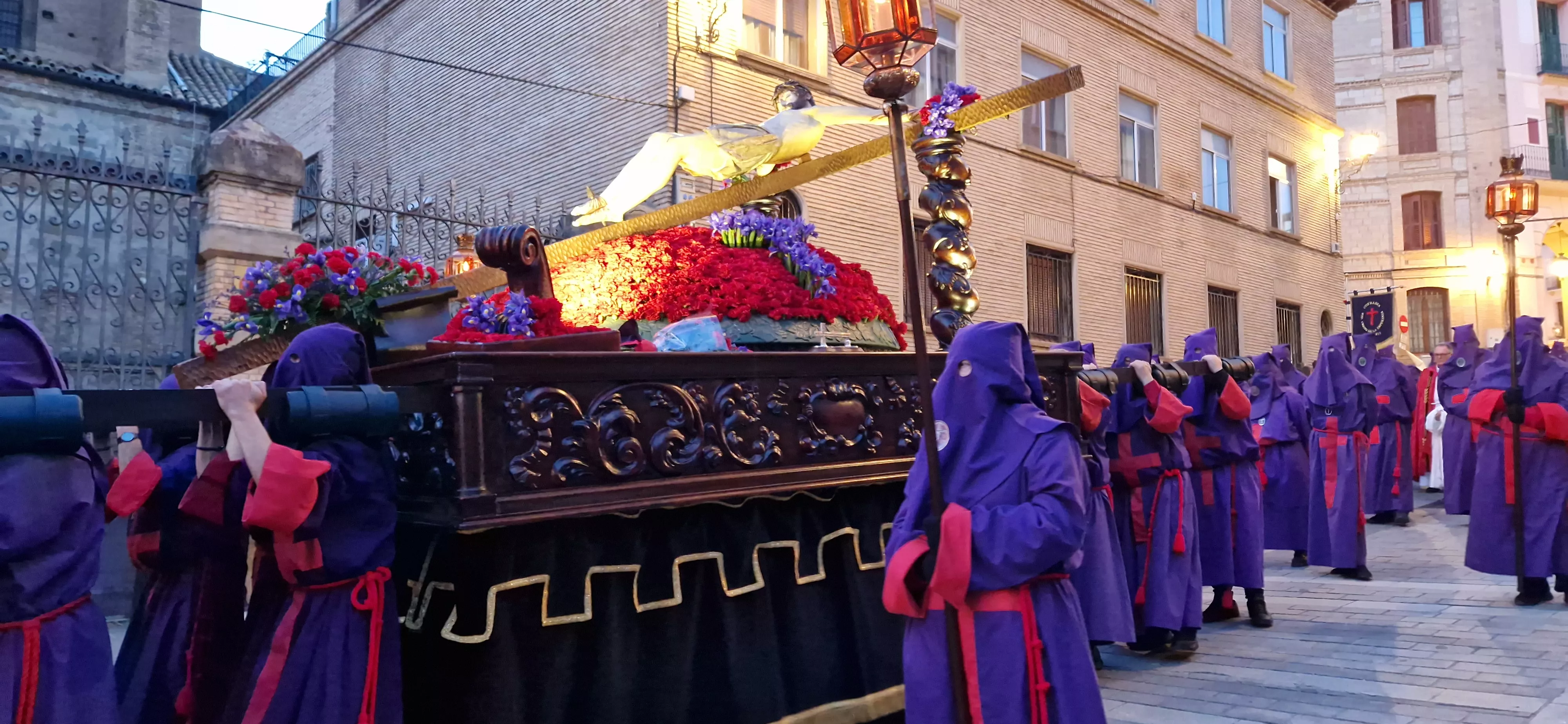 Procesión del Santo Entierro de Huesca. Foto Myriam Martínez 
