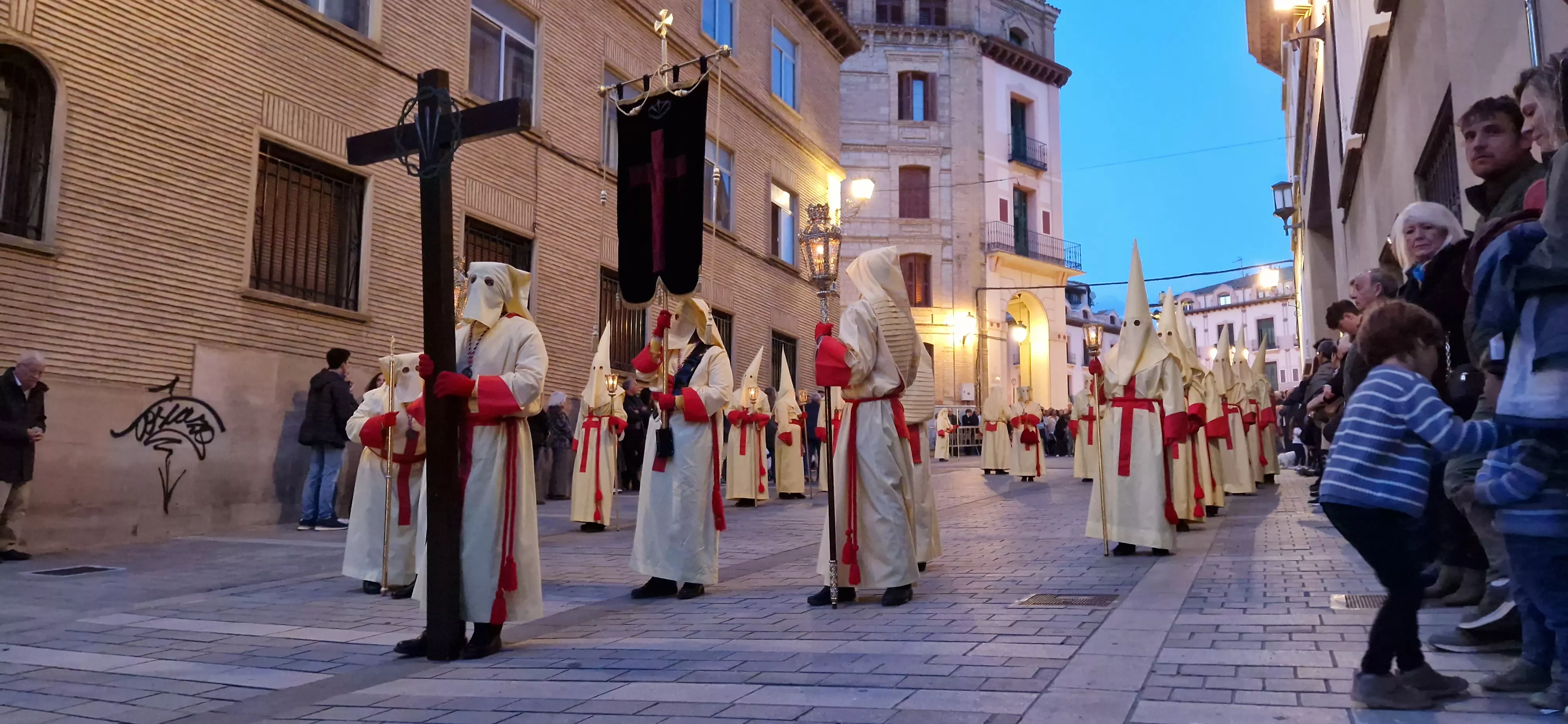 Procesión del Santo Entierro de Huesca. Foto Myriam Martínez 