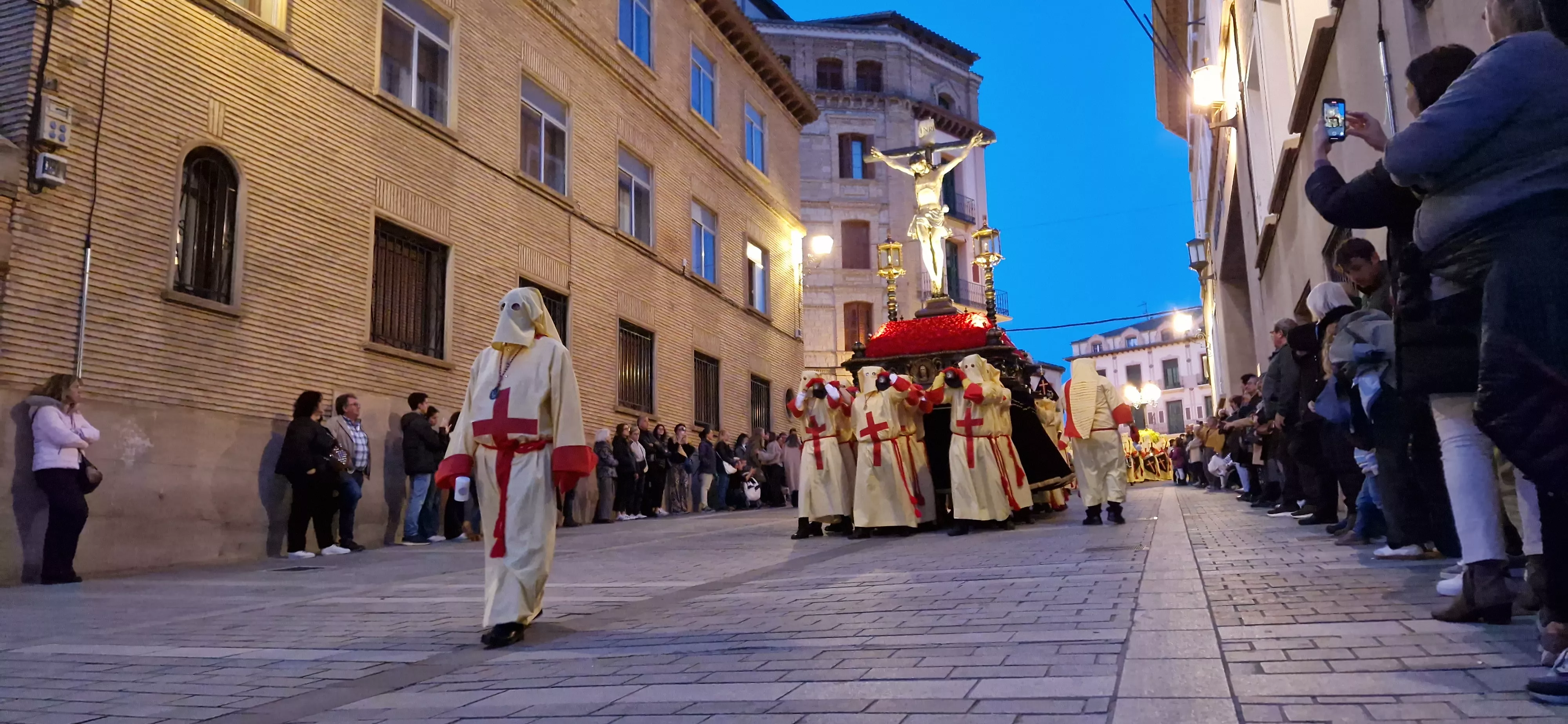 Procesión del Santo Entierro de Huesca. Foto Myriam Martínez 
