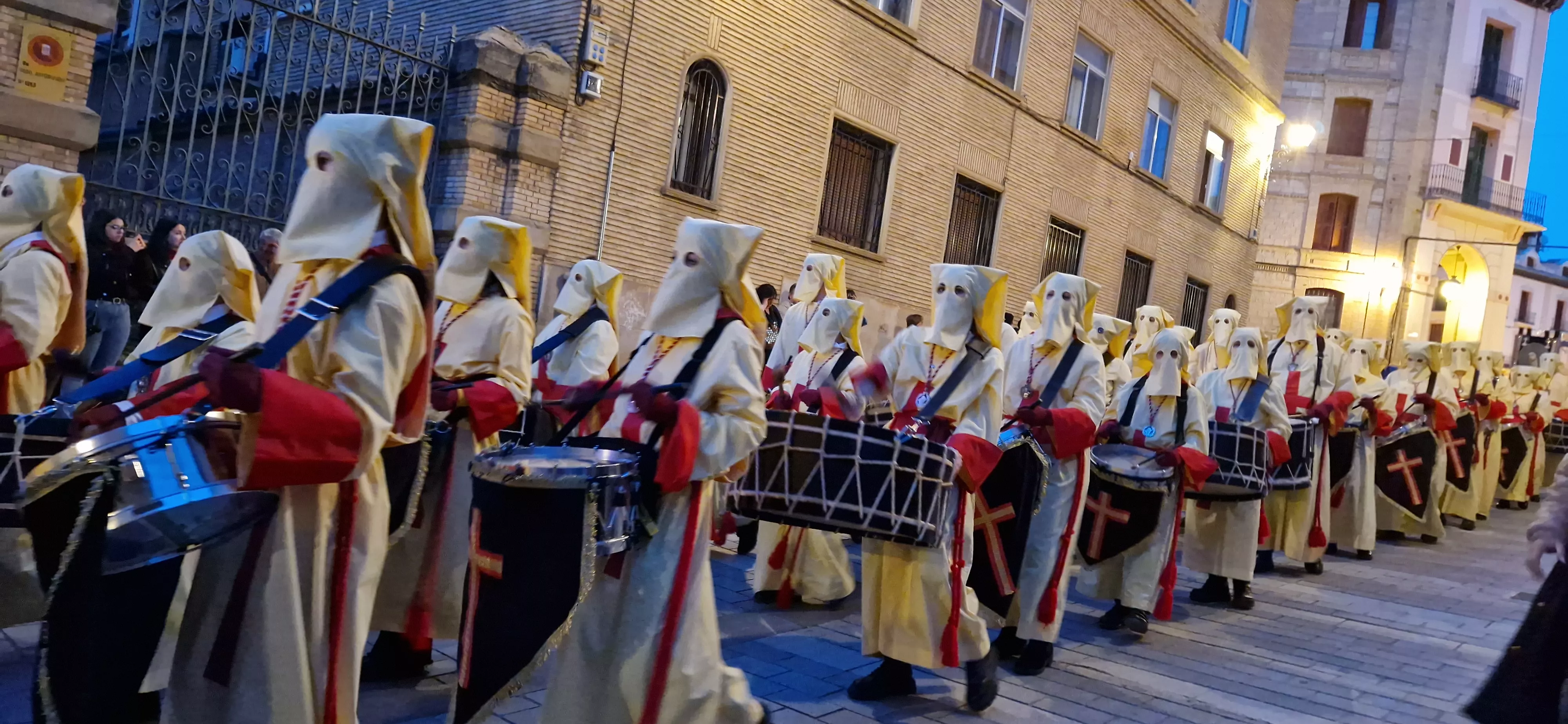 Procesión del Santo Entierro de Huesca. Foto Myriam Martínez 