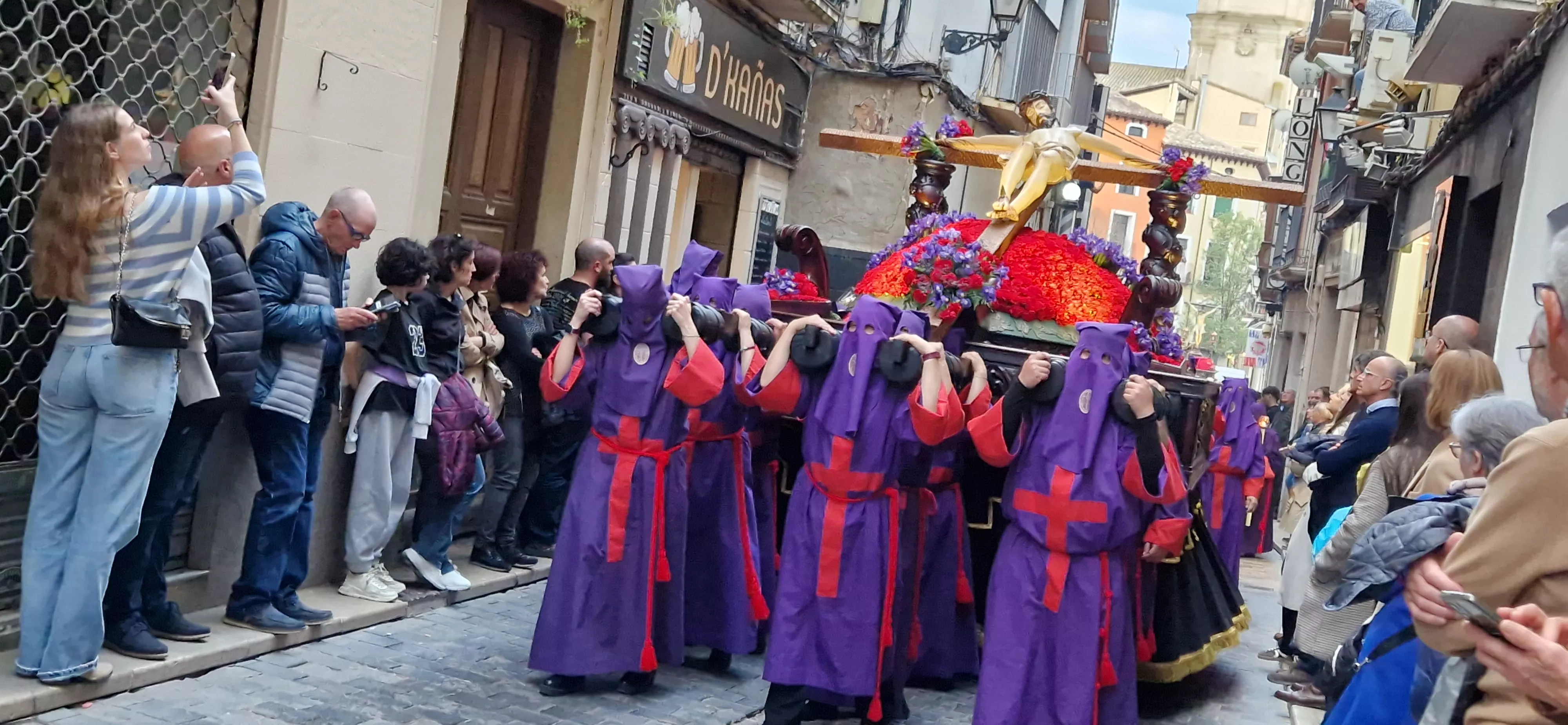 Procesión del Santo Entierro de Huesca. Foto Myriam Martínez Procesión del Santo Entierro de Huesca. Foto Myriam Martínez