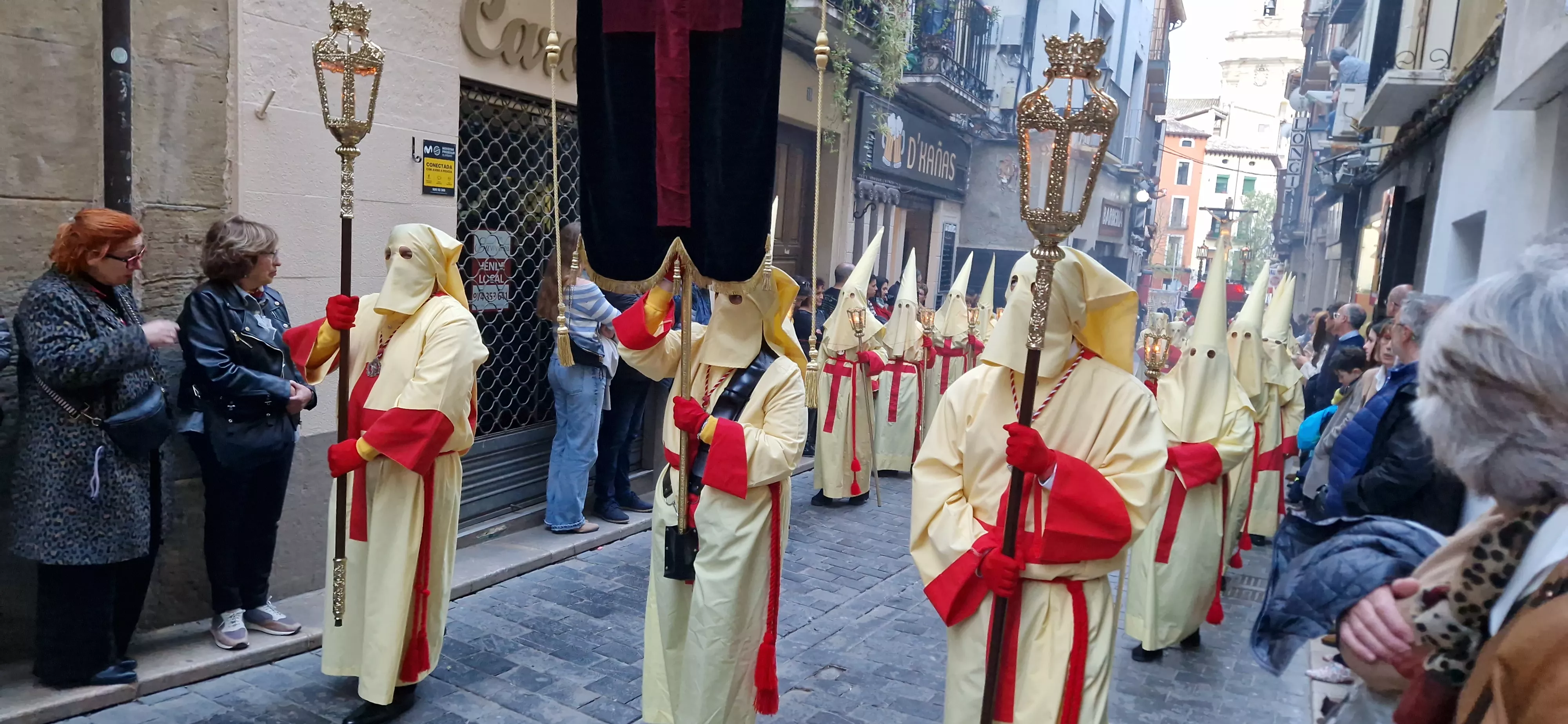 Procesión del Santo Entierro de Huesca. Foto Myriam Martínez 
