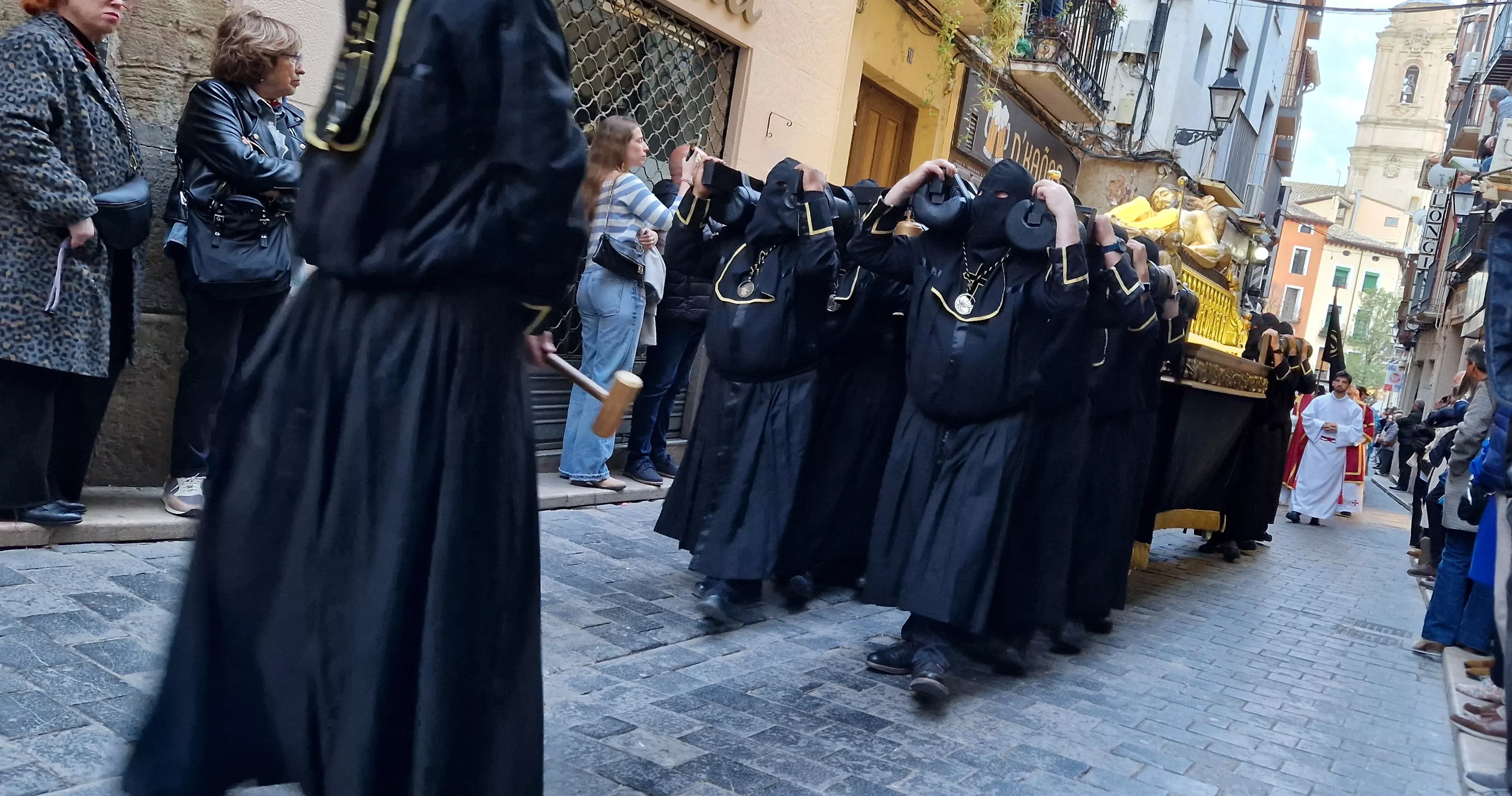 Procesión del Santo Entierro de Huesca. Foto Myriam Martínez 
