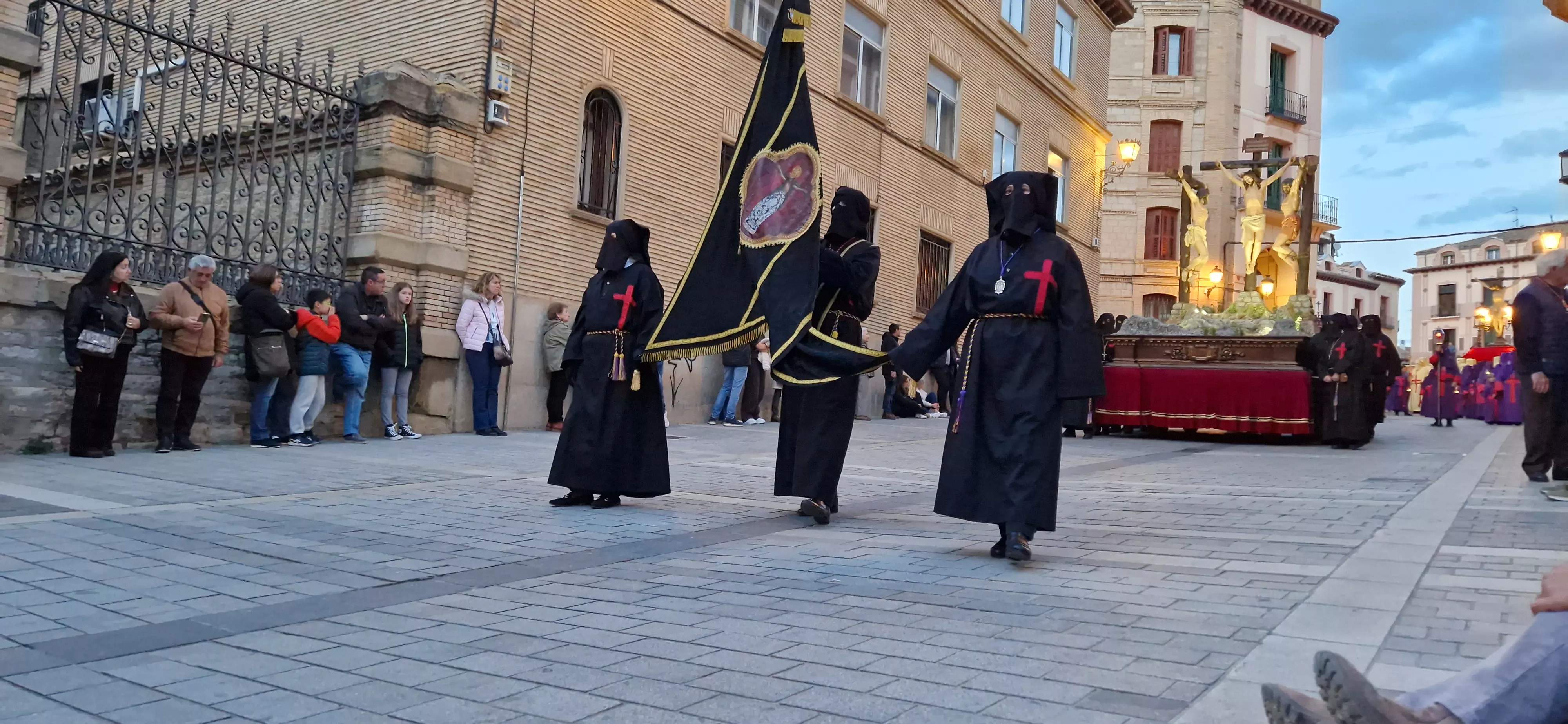 Procesión del Santo Entierro de Huesca. Foto Myriam Martínez 