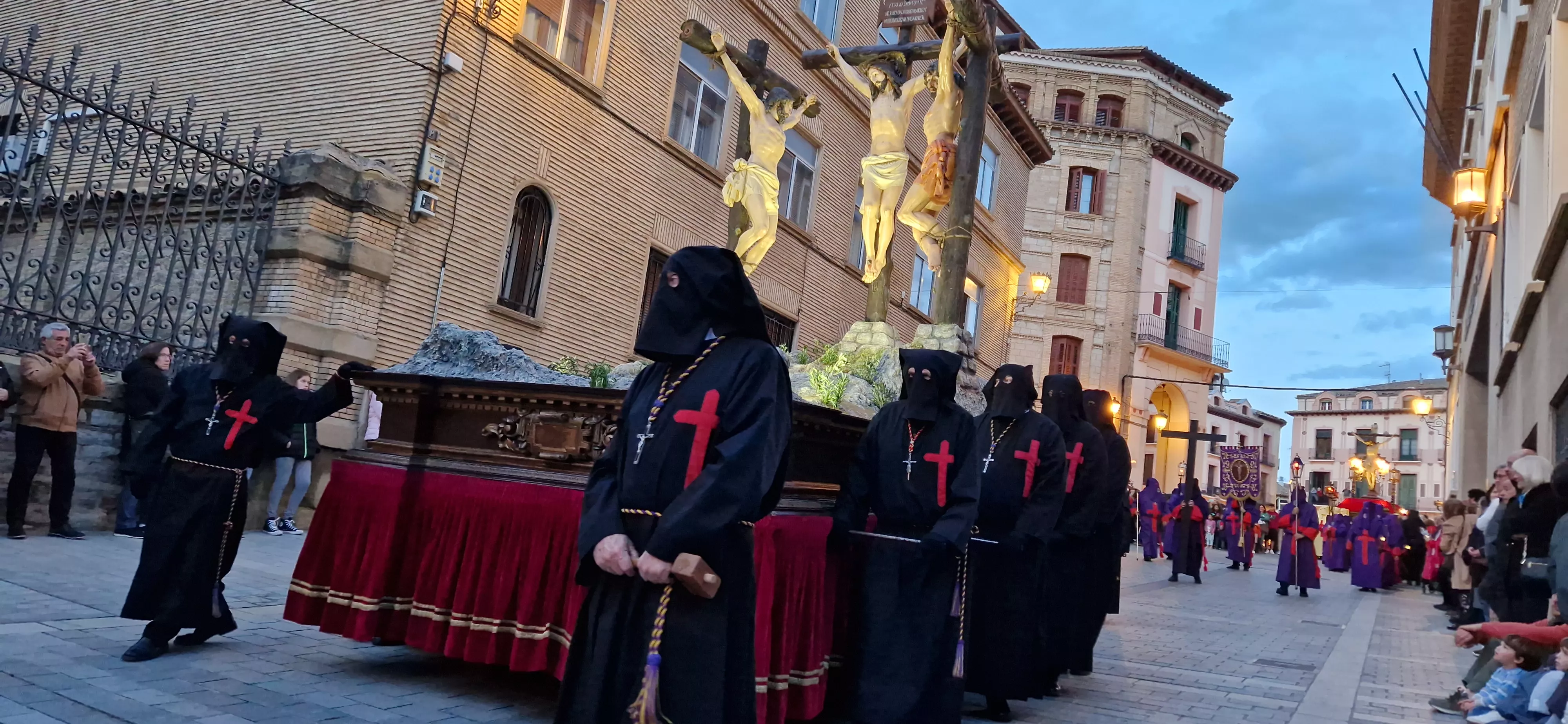 Procesión del Santo Entierro de Huesca. Foto Myriam Martínez 
