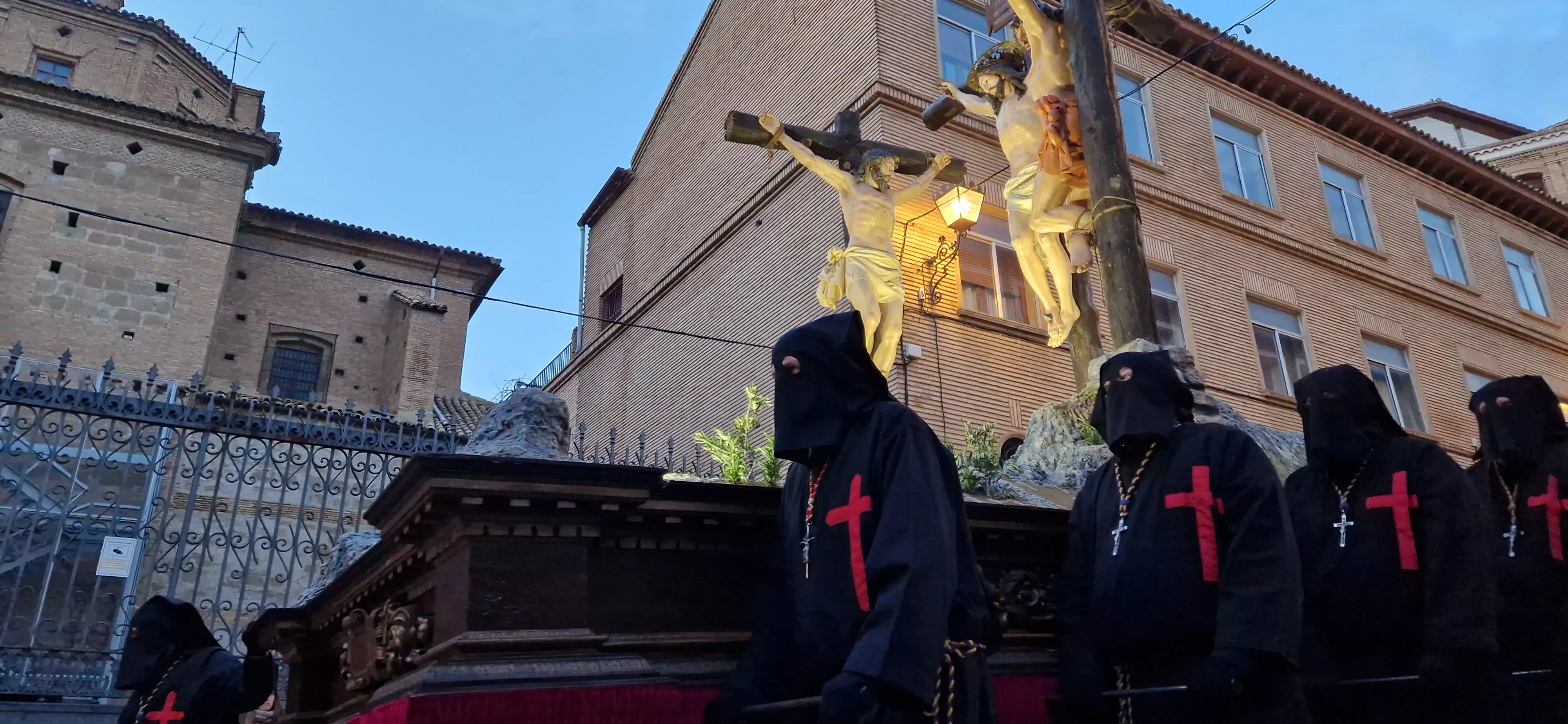 Procesión del Santo Entierro de Huesca. Foto Myriam Martínez 