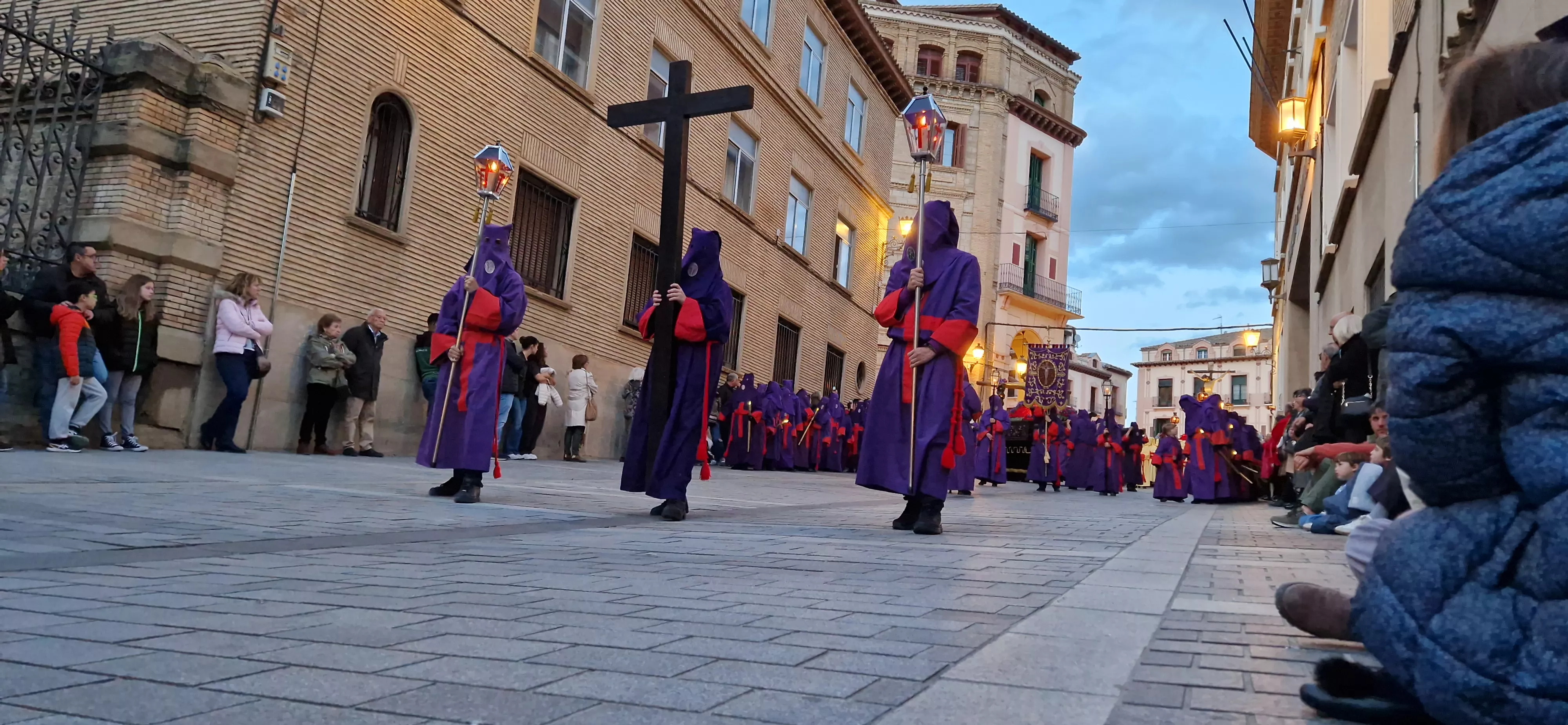 Procesión del Santo Entierro de Huesca. Foto Myriam Martínez 