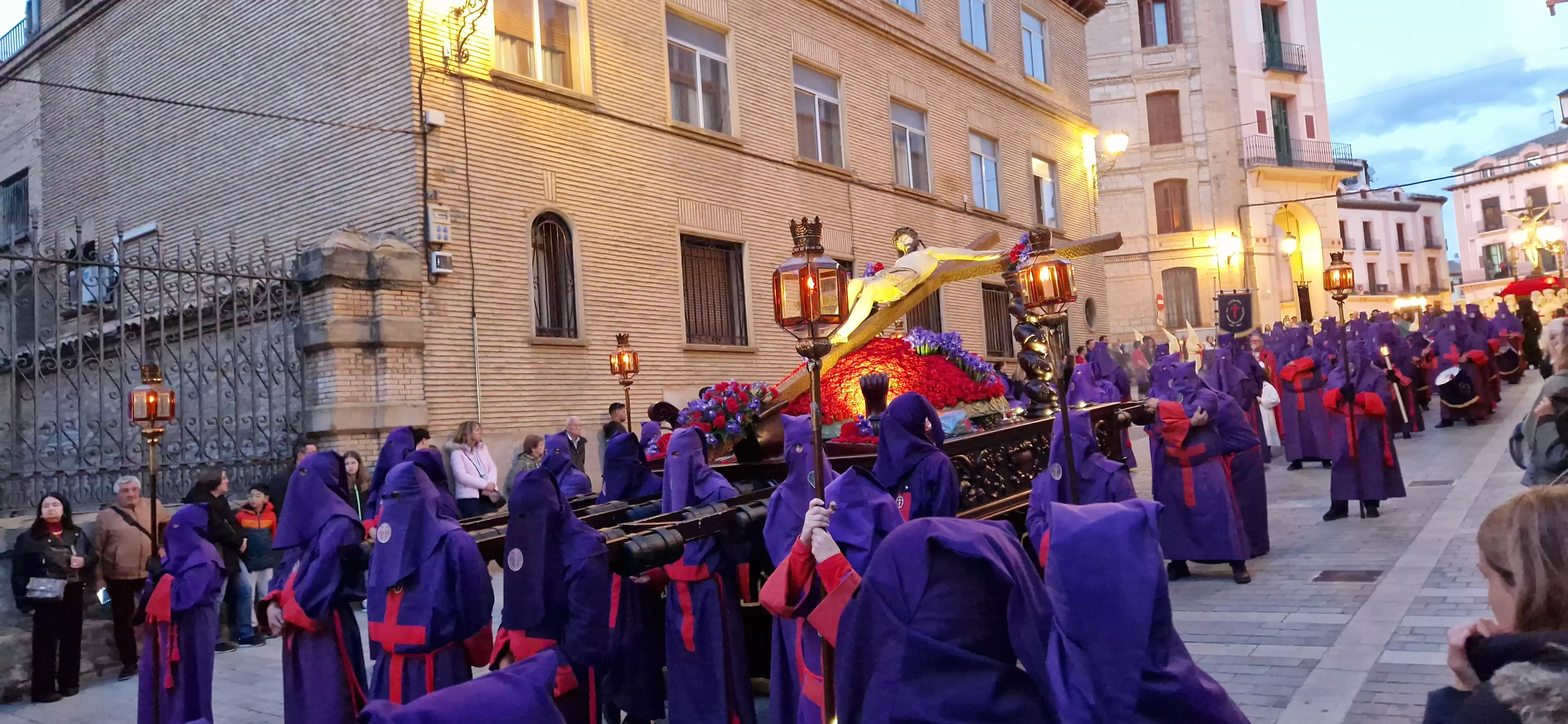 Procesión del Santo Entierro de Huesca. Foto Myriam Martínez 