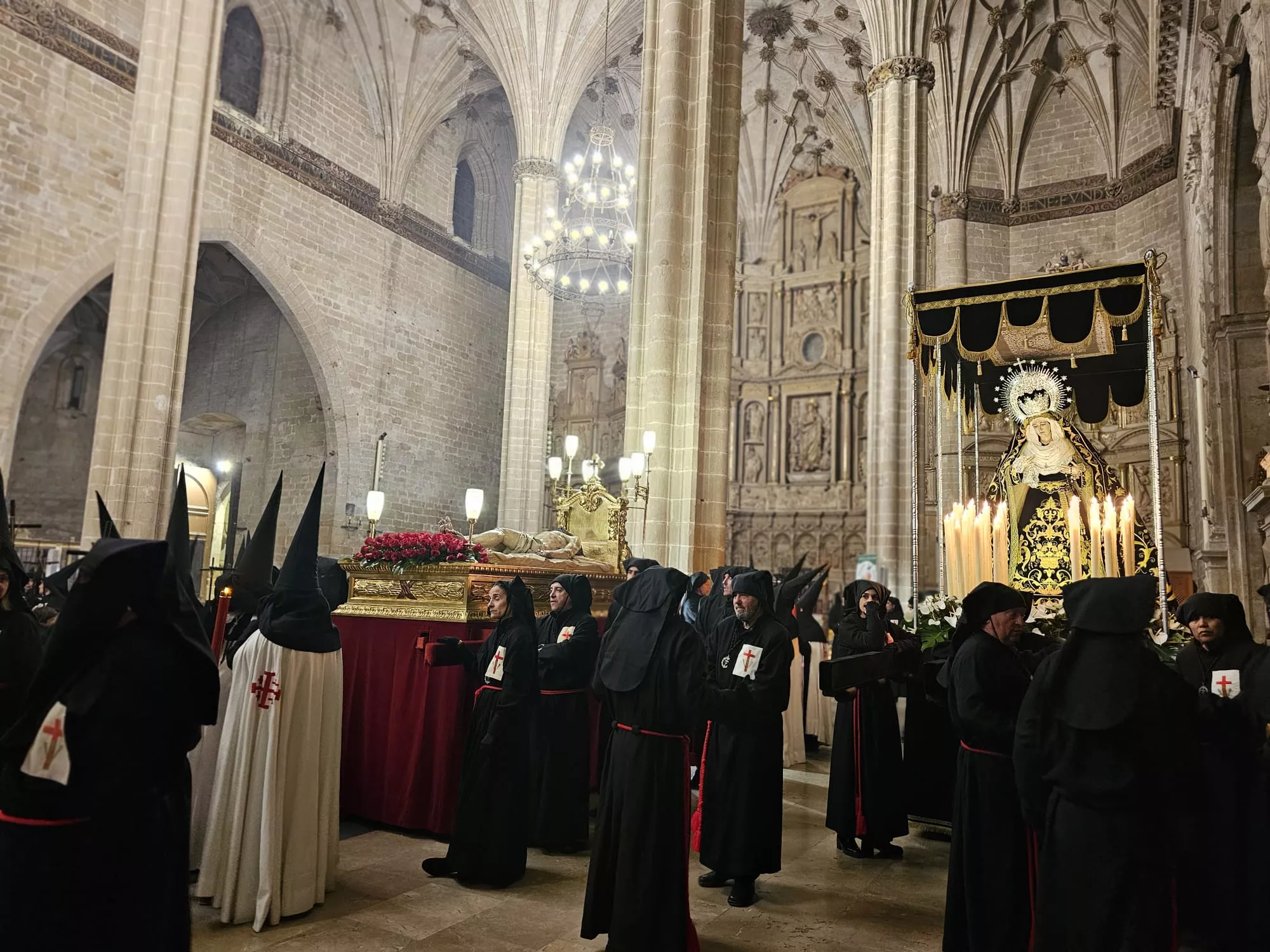 Procesión del Santo Entierro de Barbastro. Foto José Luis Villar. Junta Coordinadora de Cofradías de Barbastro