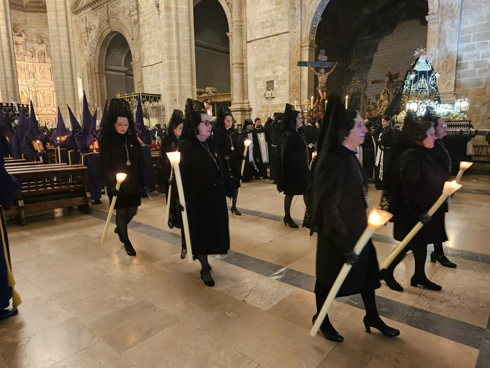 Procesión del Santo Entierro de Barbastro. Foto José Luis Villar. Junta Coordinadora de Cofradías de Barbastro