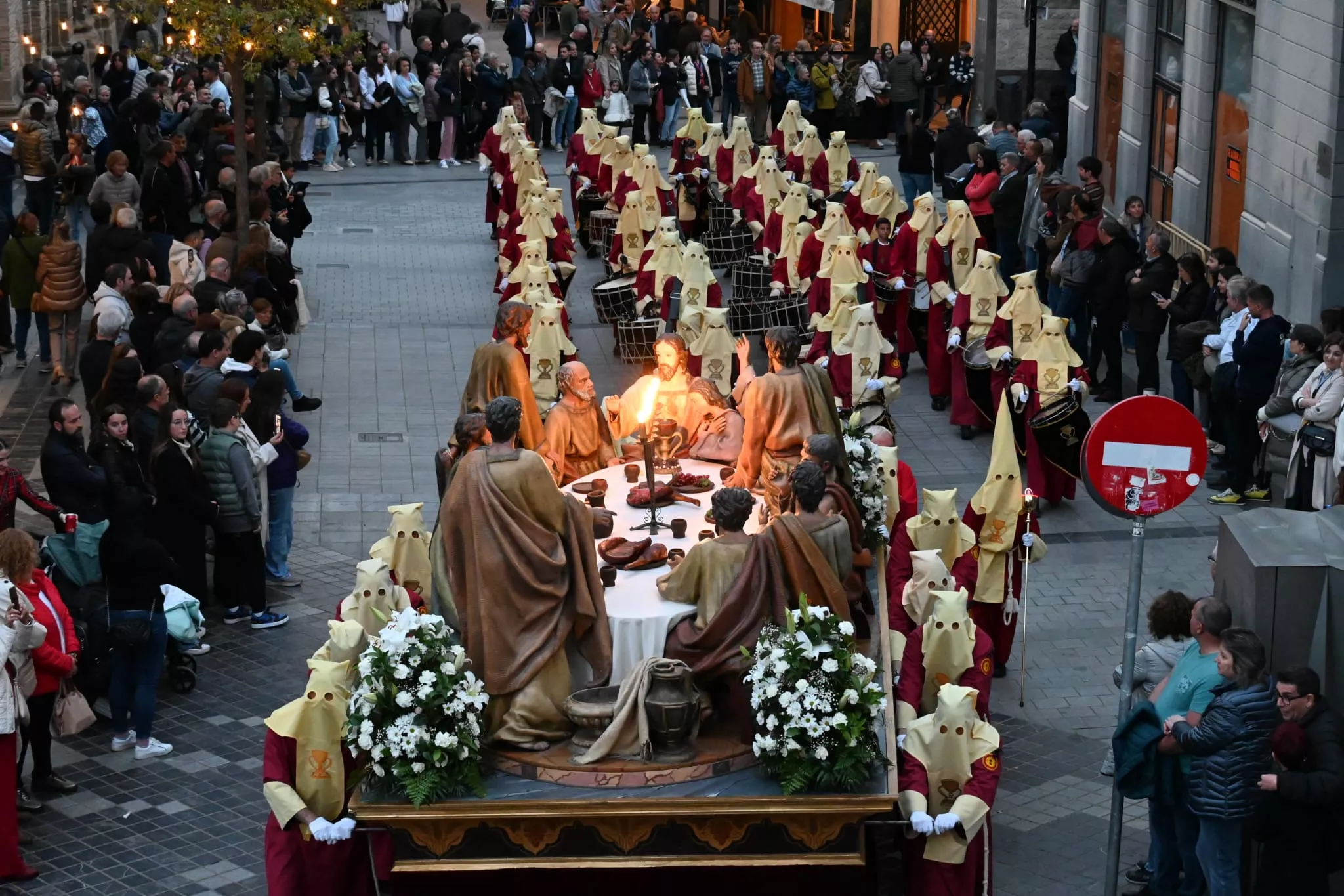 Procesión del Santo Entierro de Huesca. Foto Carlos Jalle Añaños
