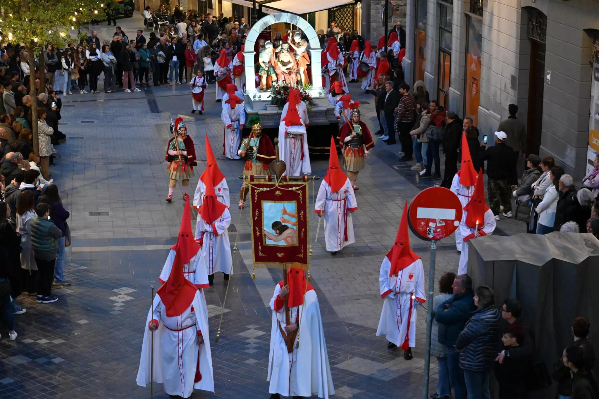 Procesión del Santo Entierro de Huesca. Foto Carlos Jalle Añaños