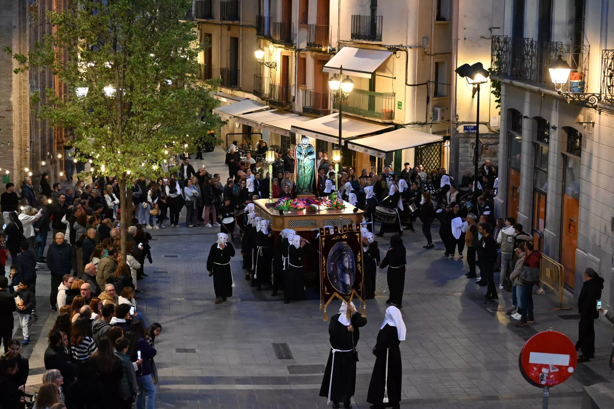 Procesión del Santo Entierro de Huesca. Foto Carlos Jalle Añaños