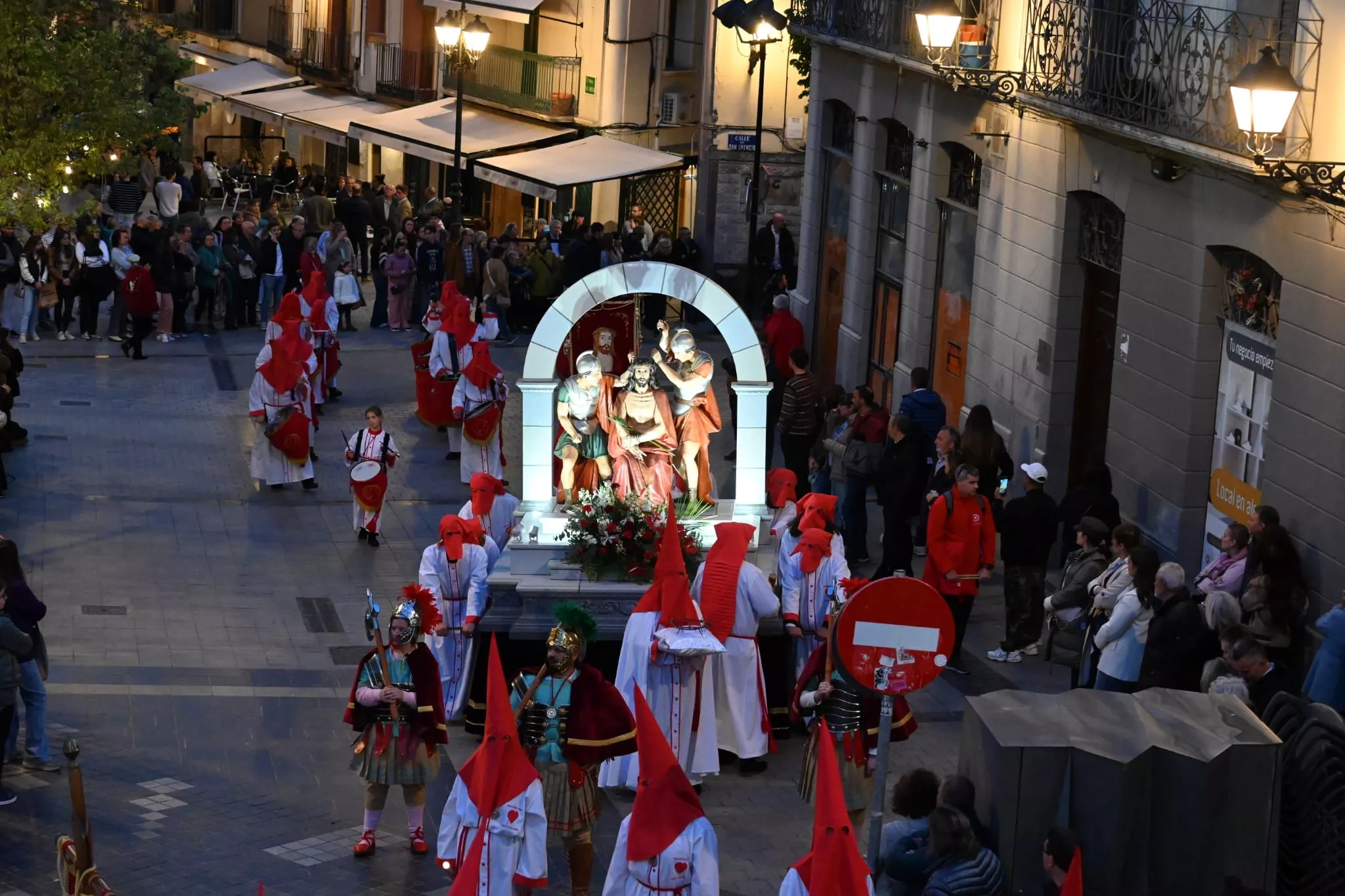 Procesión del Santo Entierro de Huesca. Foto Carlos Jalle Añaños