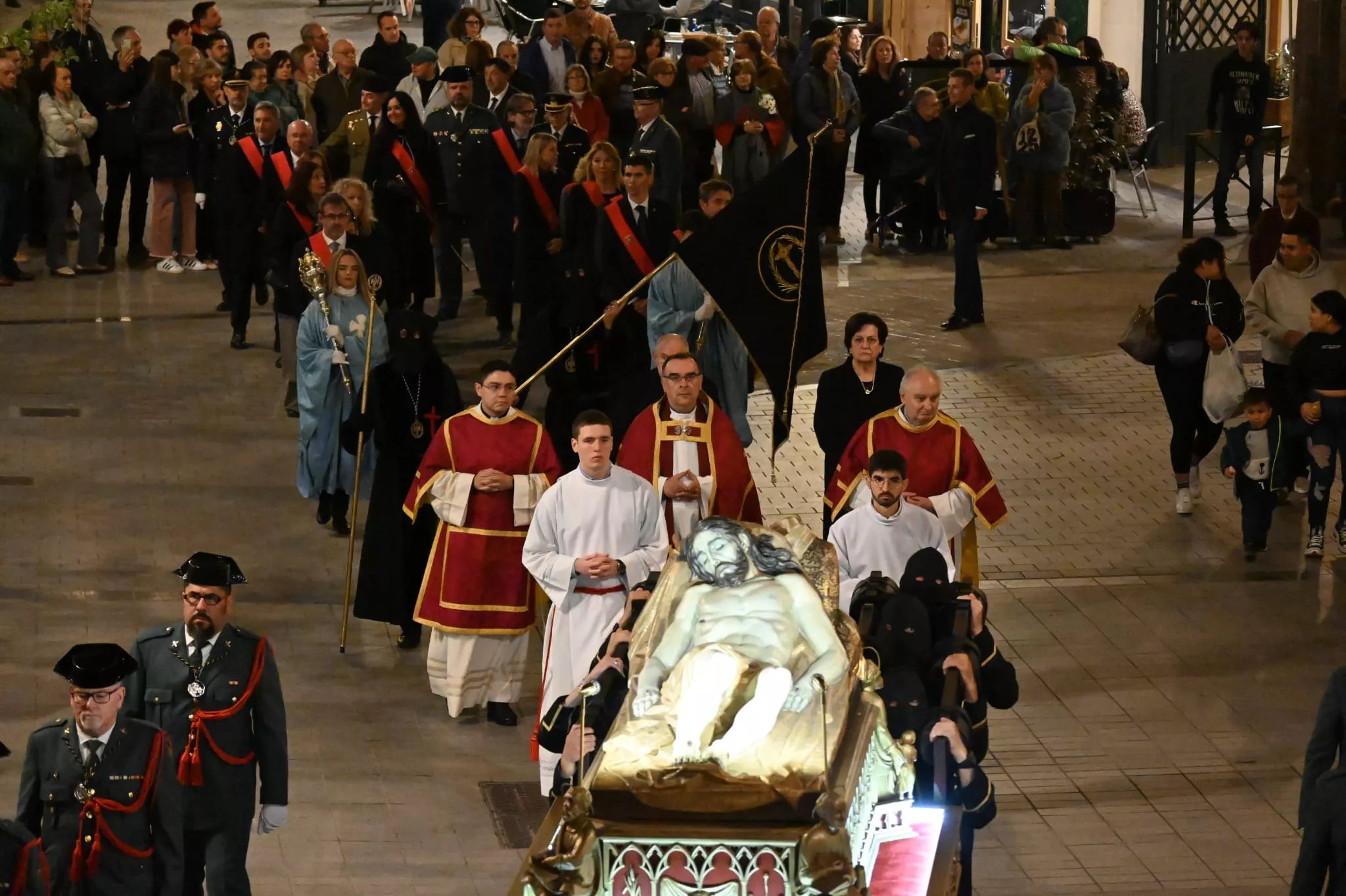 Procesión del Santo Entierro de Huesca. Foto Carlos Jalle Añaños