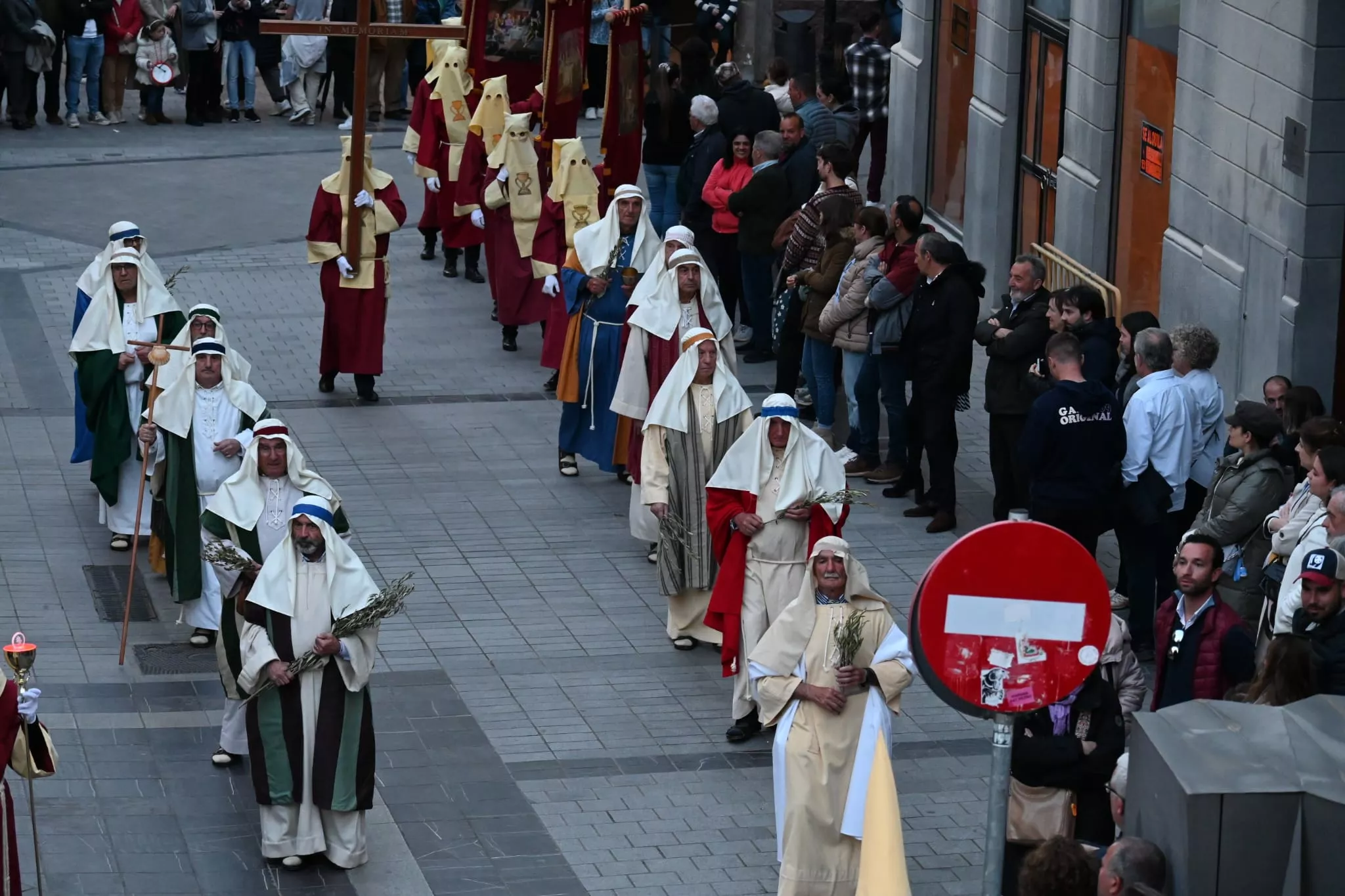 Procesión del Santo Entierro de Huesca. Foto Carlos Jalle Añaños