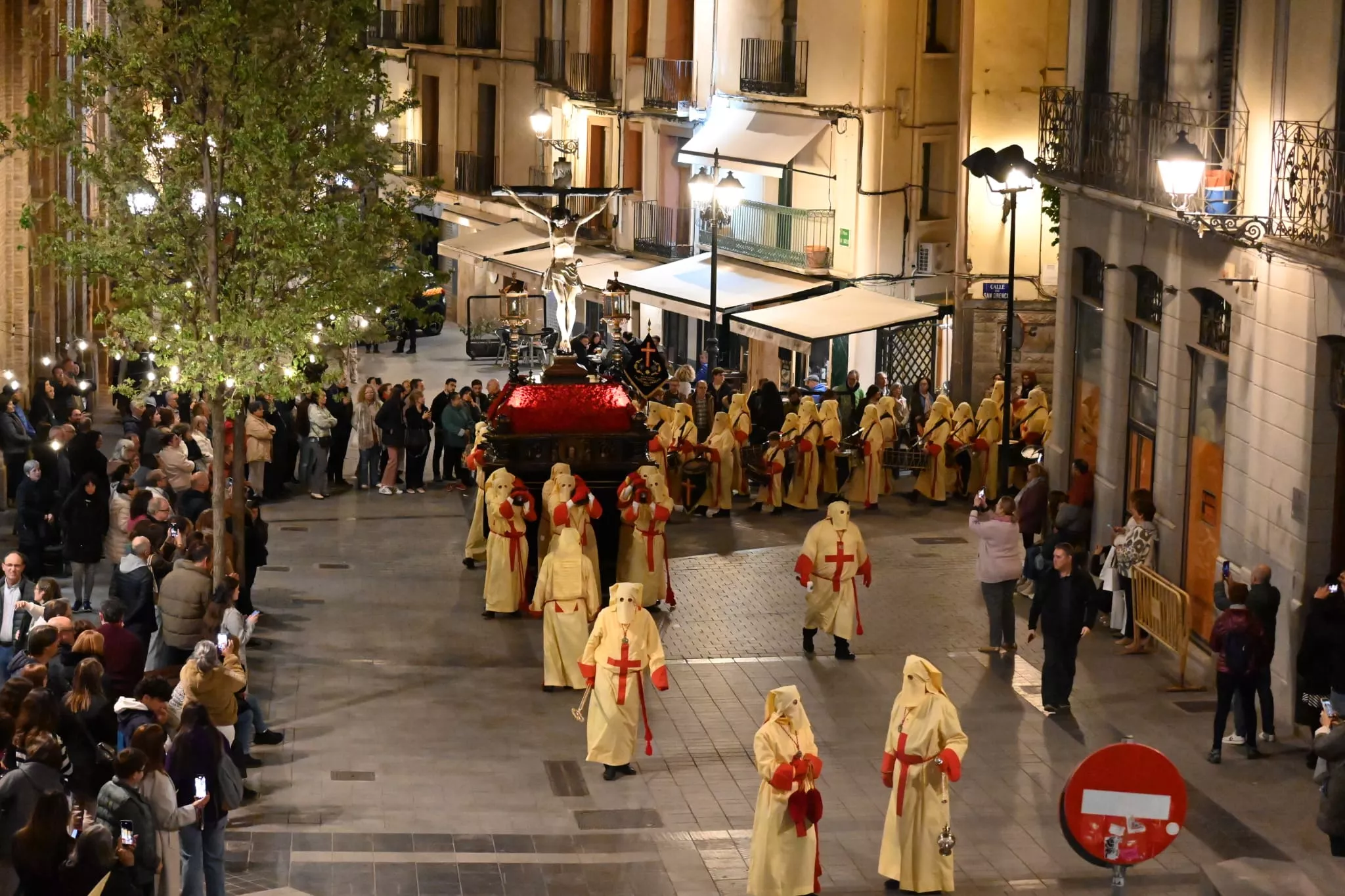 Procesión del Santo Entierro de Huesca. Foto Carlos Jalle Añaños
