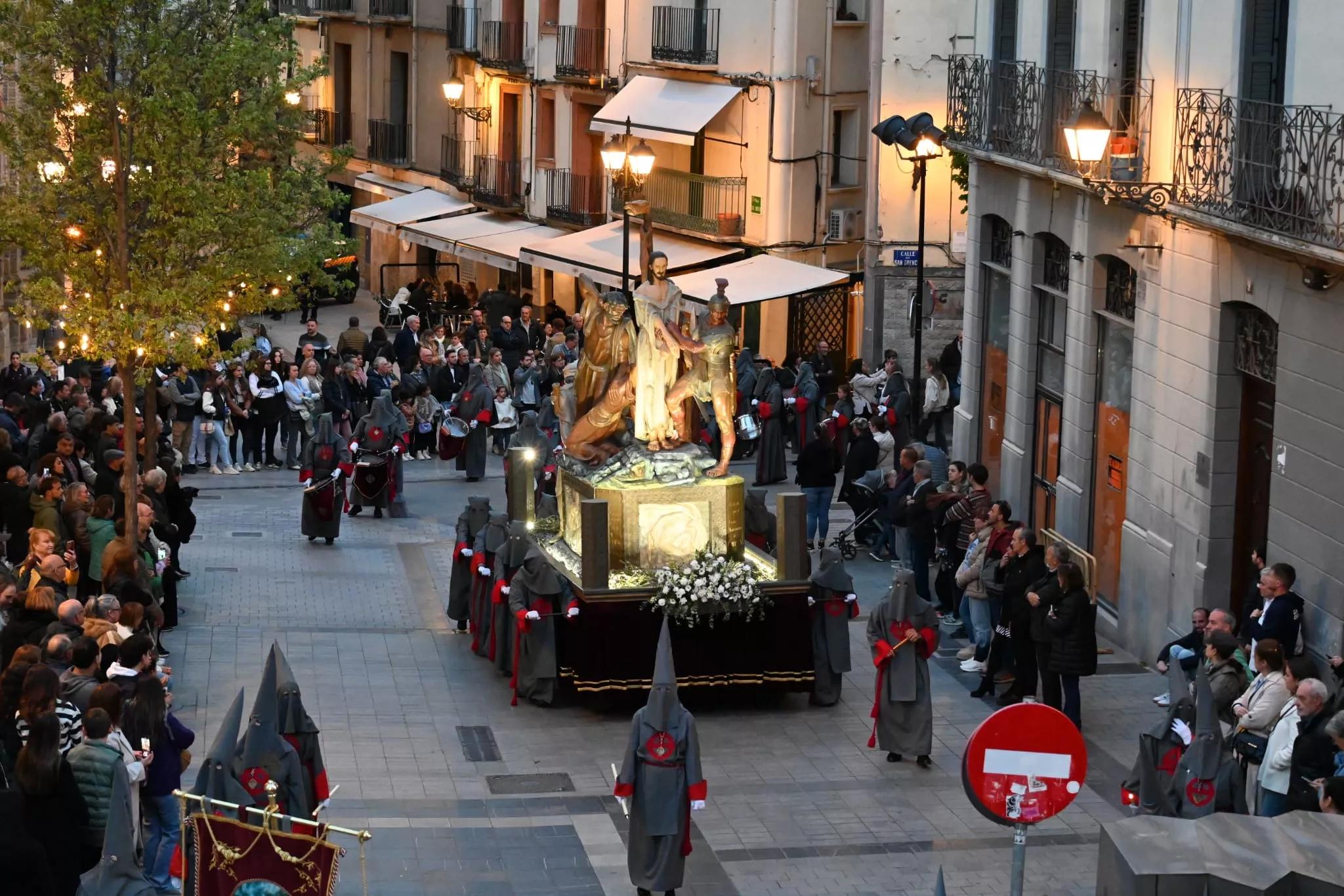 Procesión del Santo Entierro de Huesca. Foto Carlos Jalle Añaños
