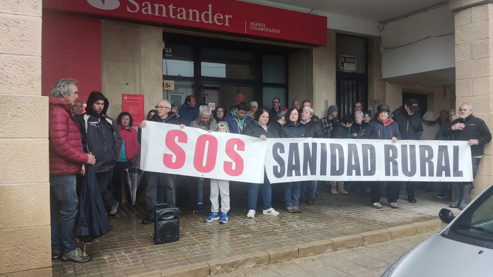 Concentración en Ayerbe por la sanidad rural. Foto SOS Sanidad Rural Huesca