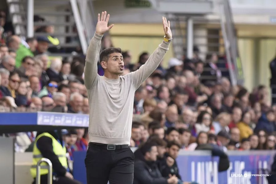 Antonio Hidalgo, entrenador del Huesca. Foto Laliga