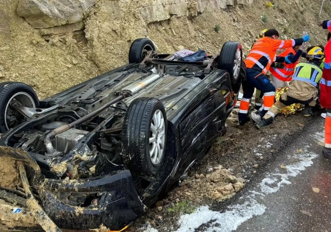 Una herida en un accidente de tráfico en la A-132 cerca de Ayerbe.