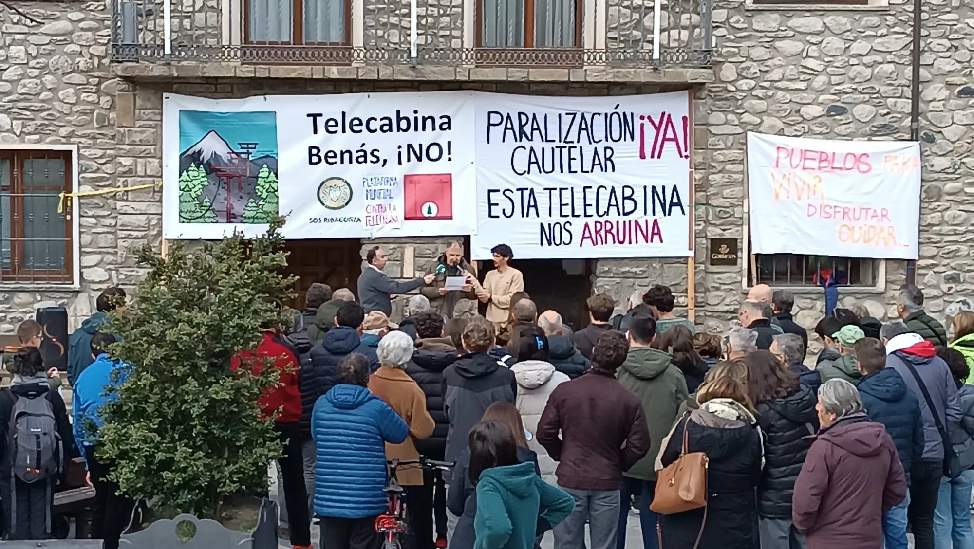 Movilización contra la telecabina de Benasque.