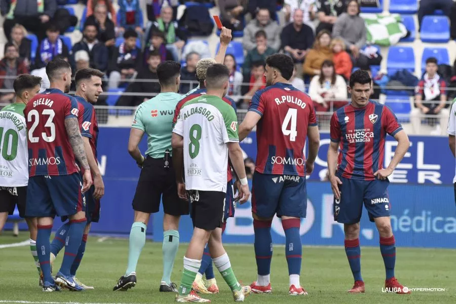 González Díaz expulsa a Loureiro, comienzo de todo el escándalo