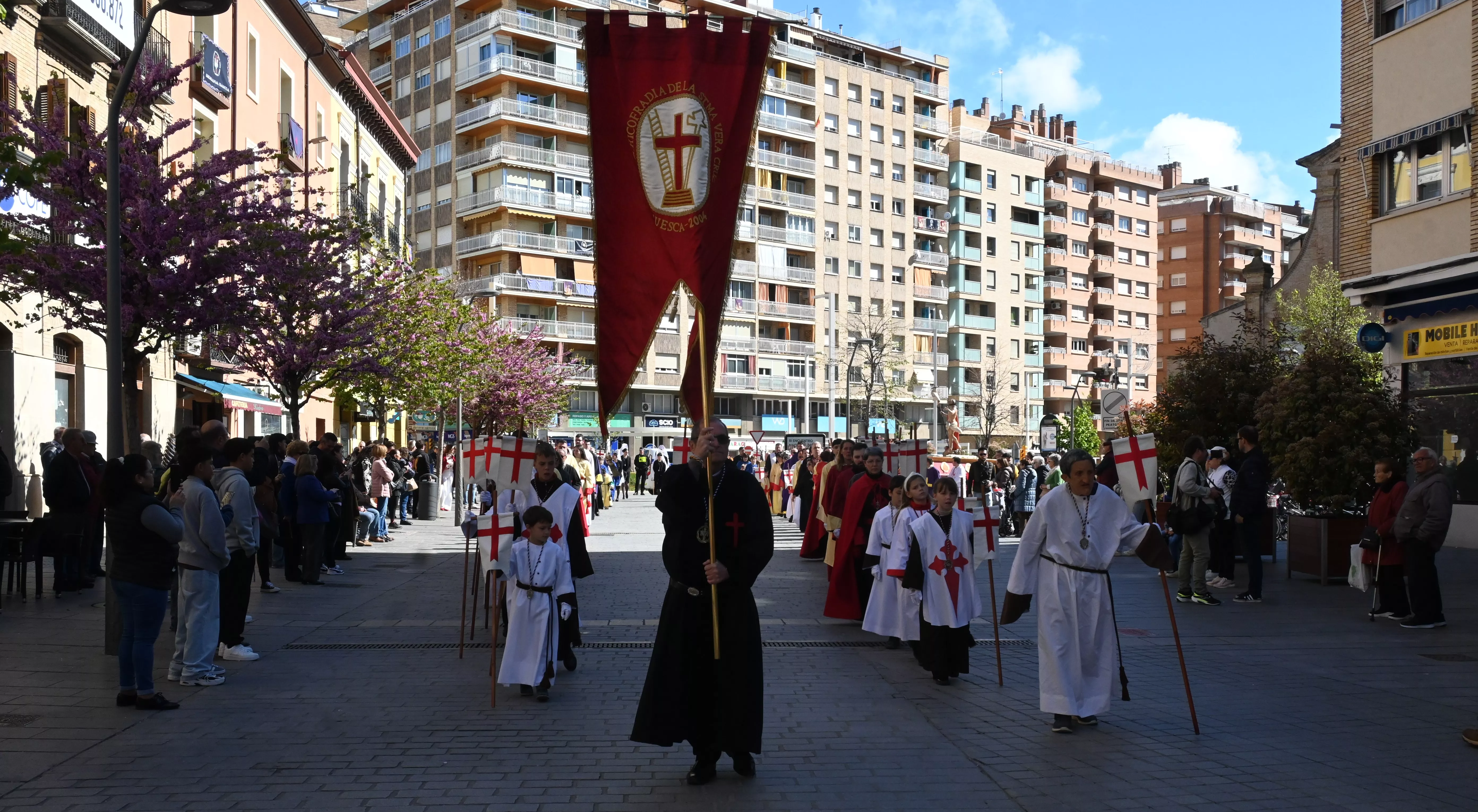 Procesión del Resucitado en Huesca. Foto Carlos Jalle