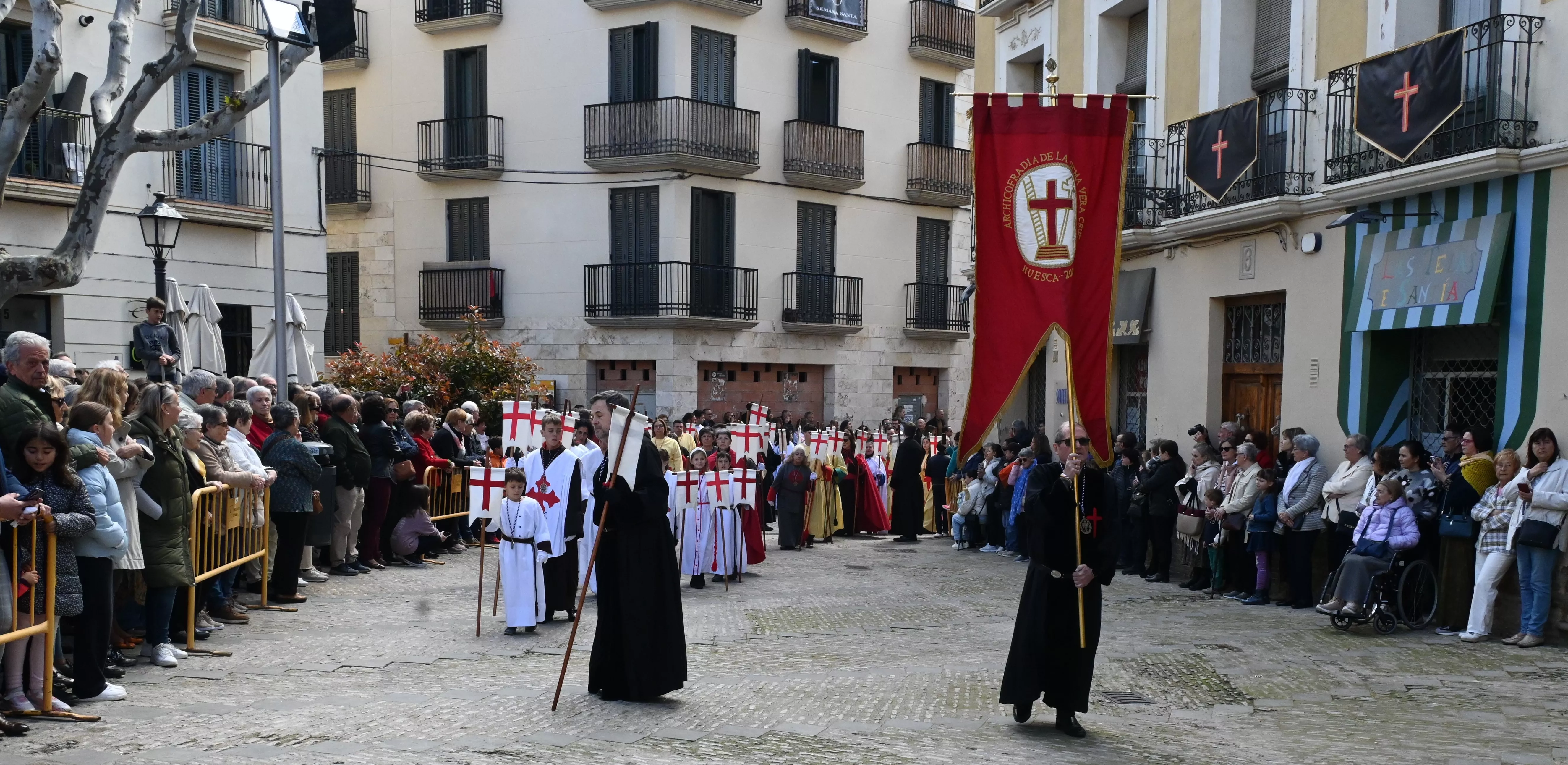 Procesión del Resucitado en Huesca. Foto Carlos Jalle