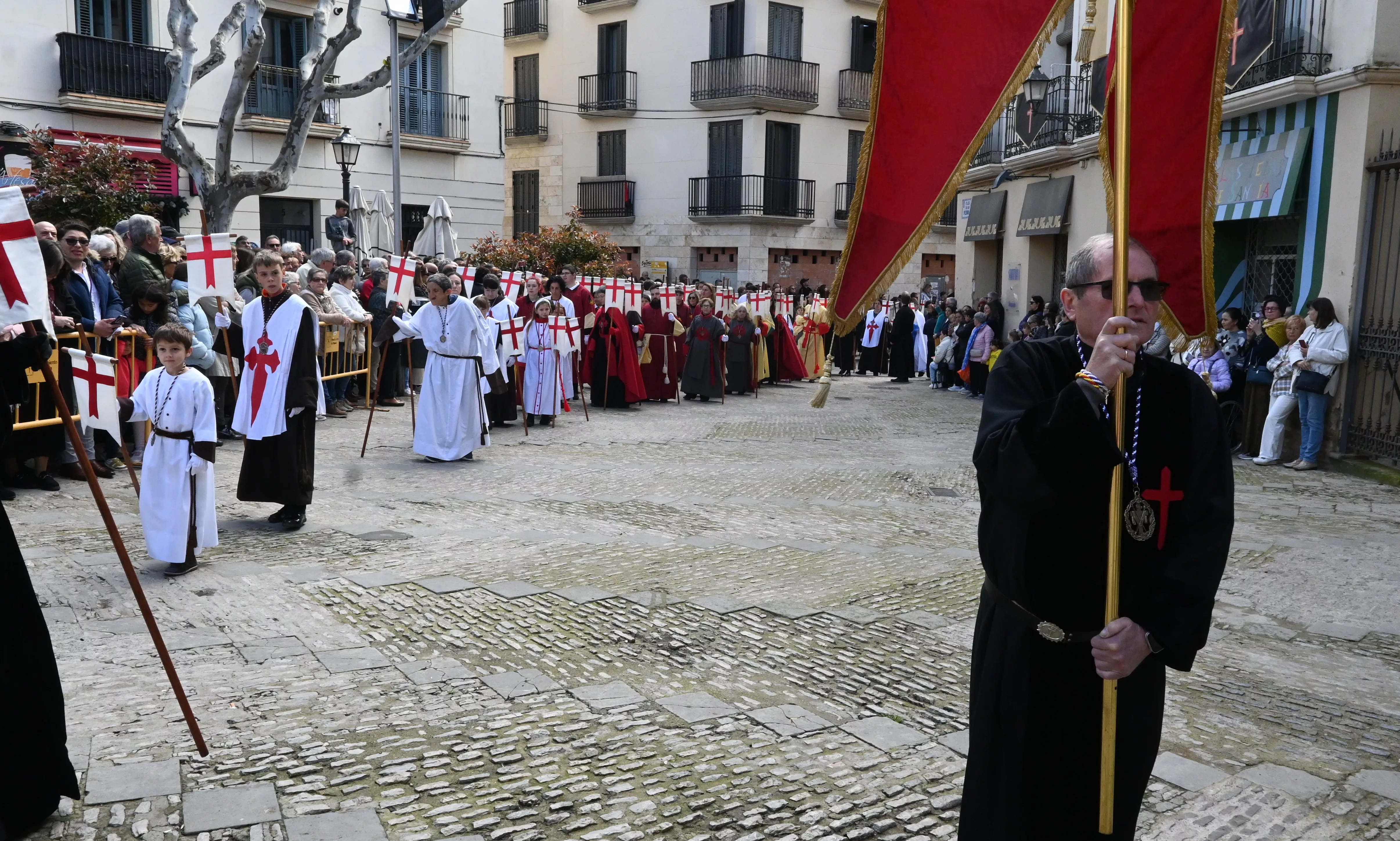 Procesión del Resucitado en Huesca. Foto Carlos Jalle