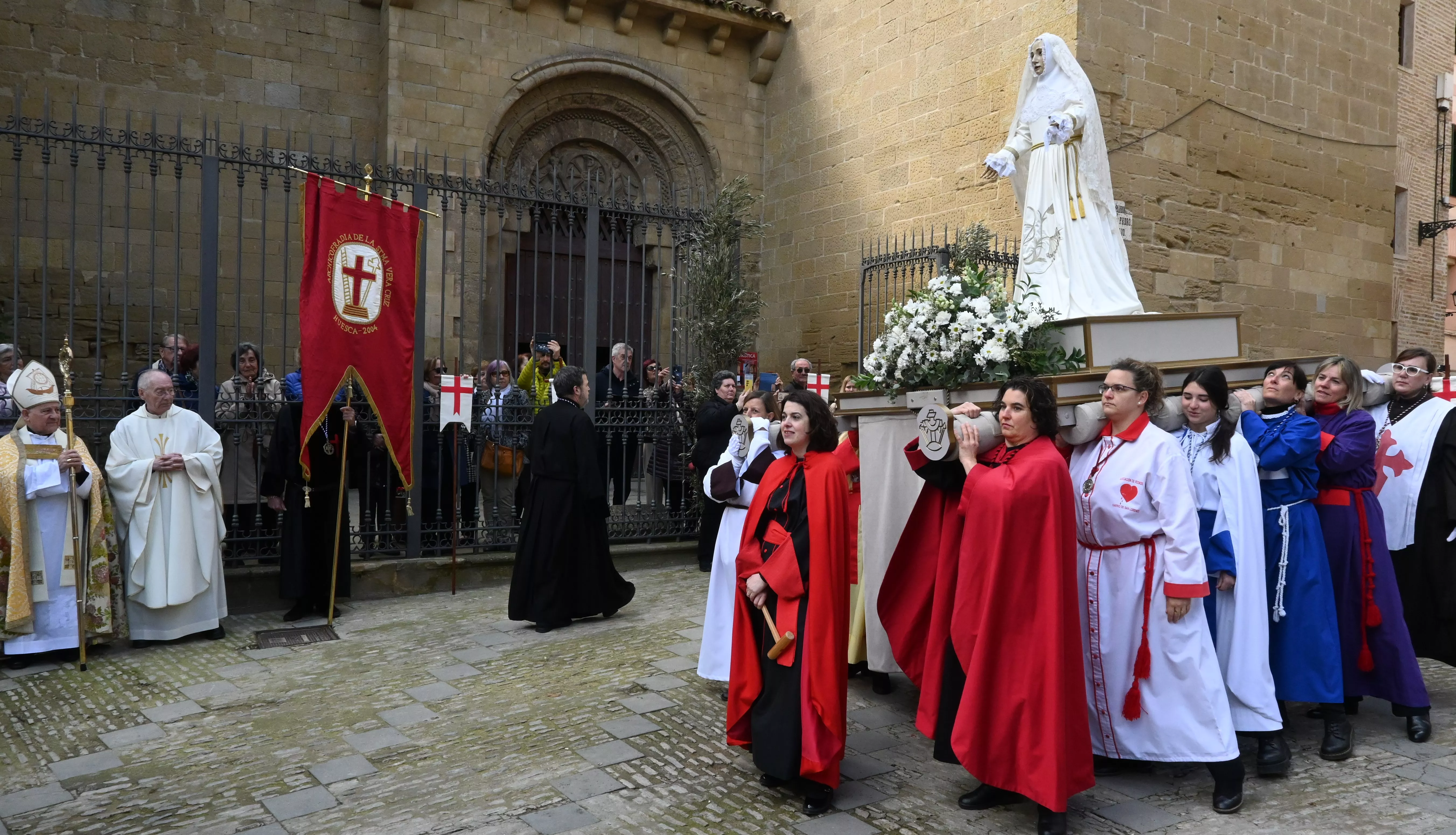 Procesión del Resucitado en Huesca. Foto Carlos Jalle