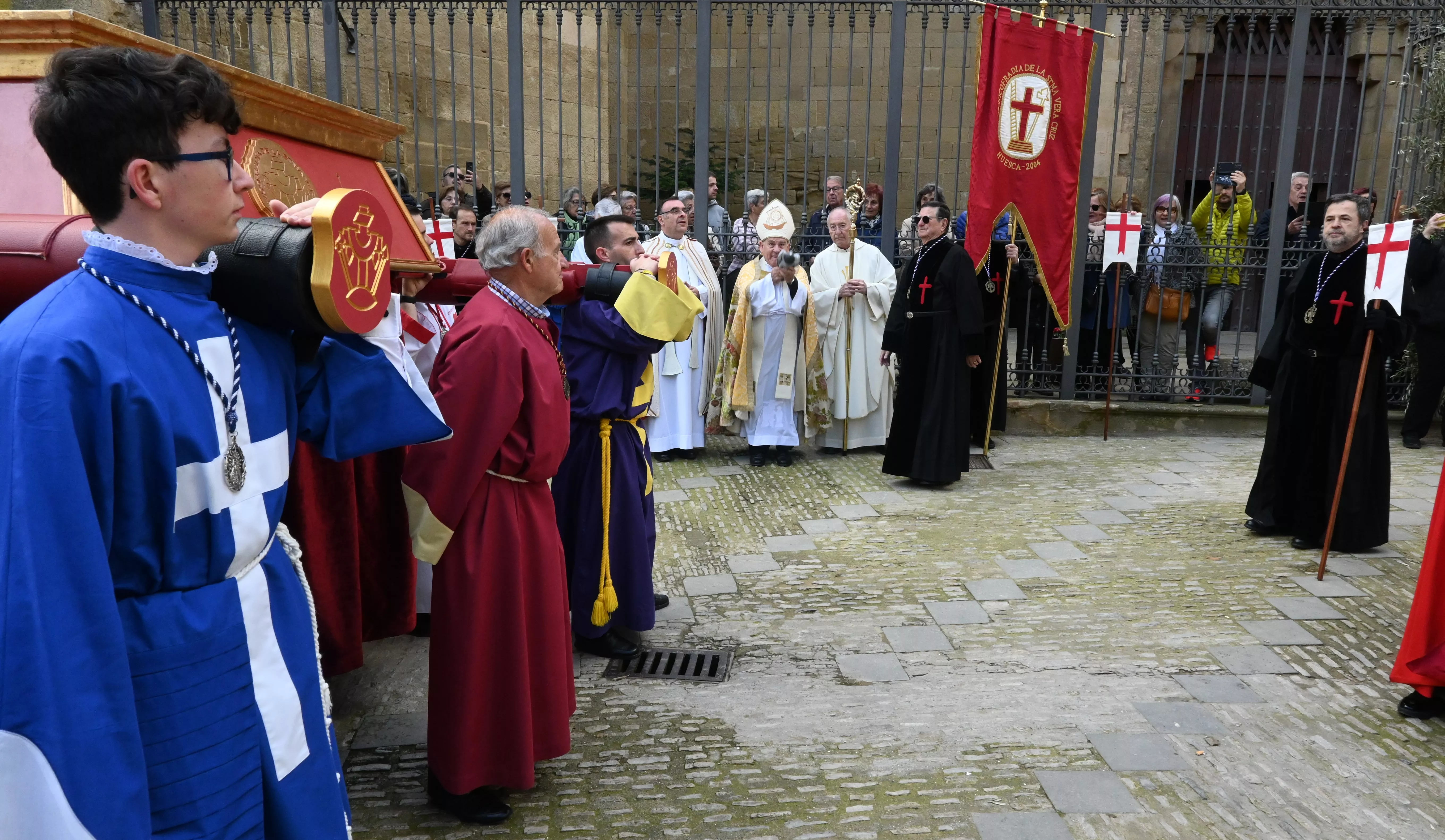 Procesión del Resucitado en Huesca. Foto Carlos Jalle