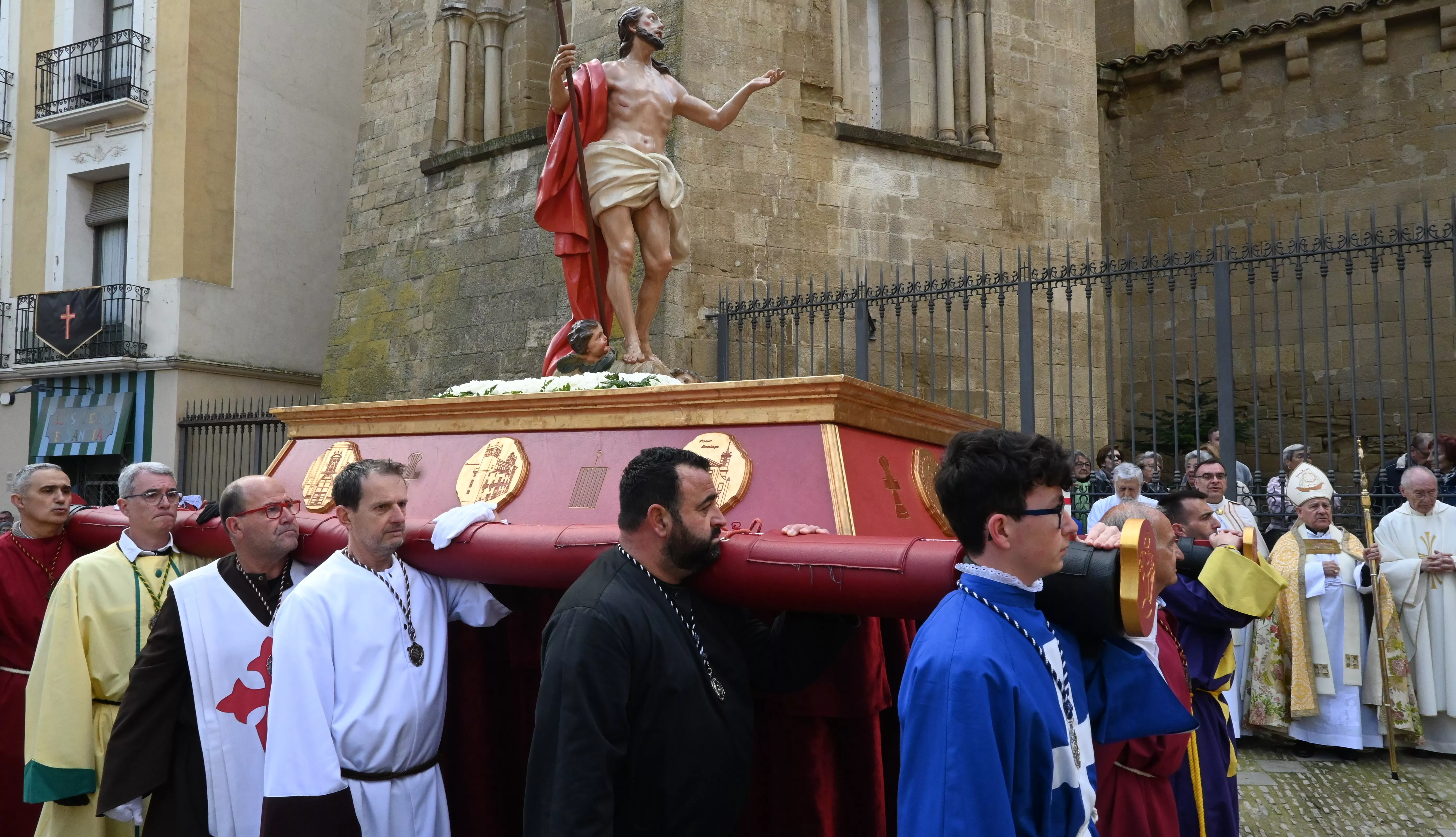 Procesión del Resucitado en Huesca. Foto Carlos Jalle