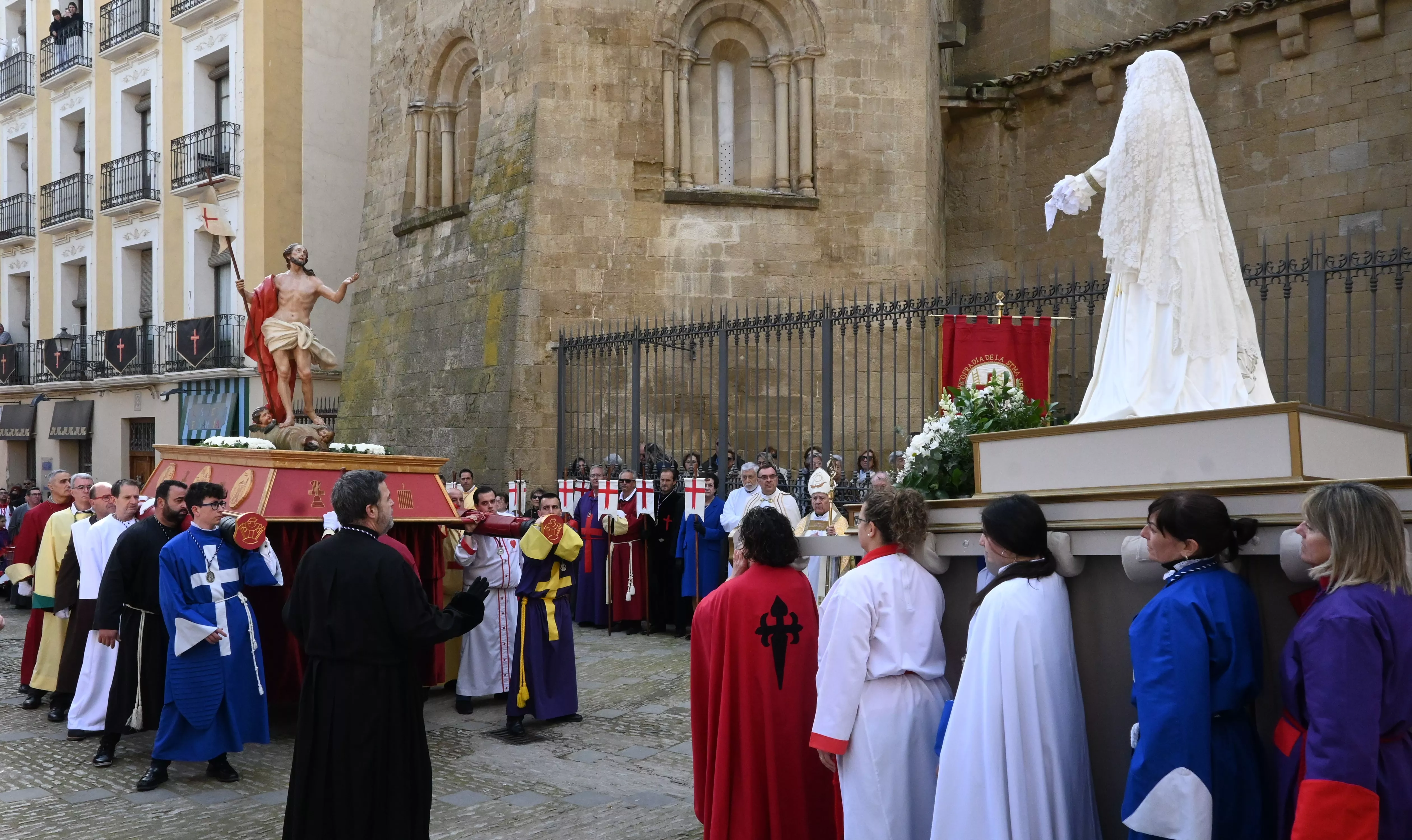 Procesión del Resucitado en Huesca. Foto Carlos Jalle