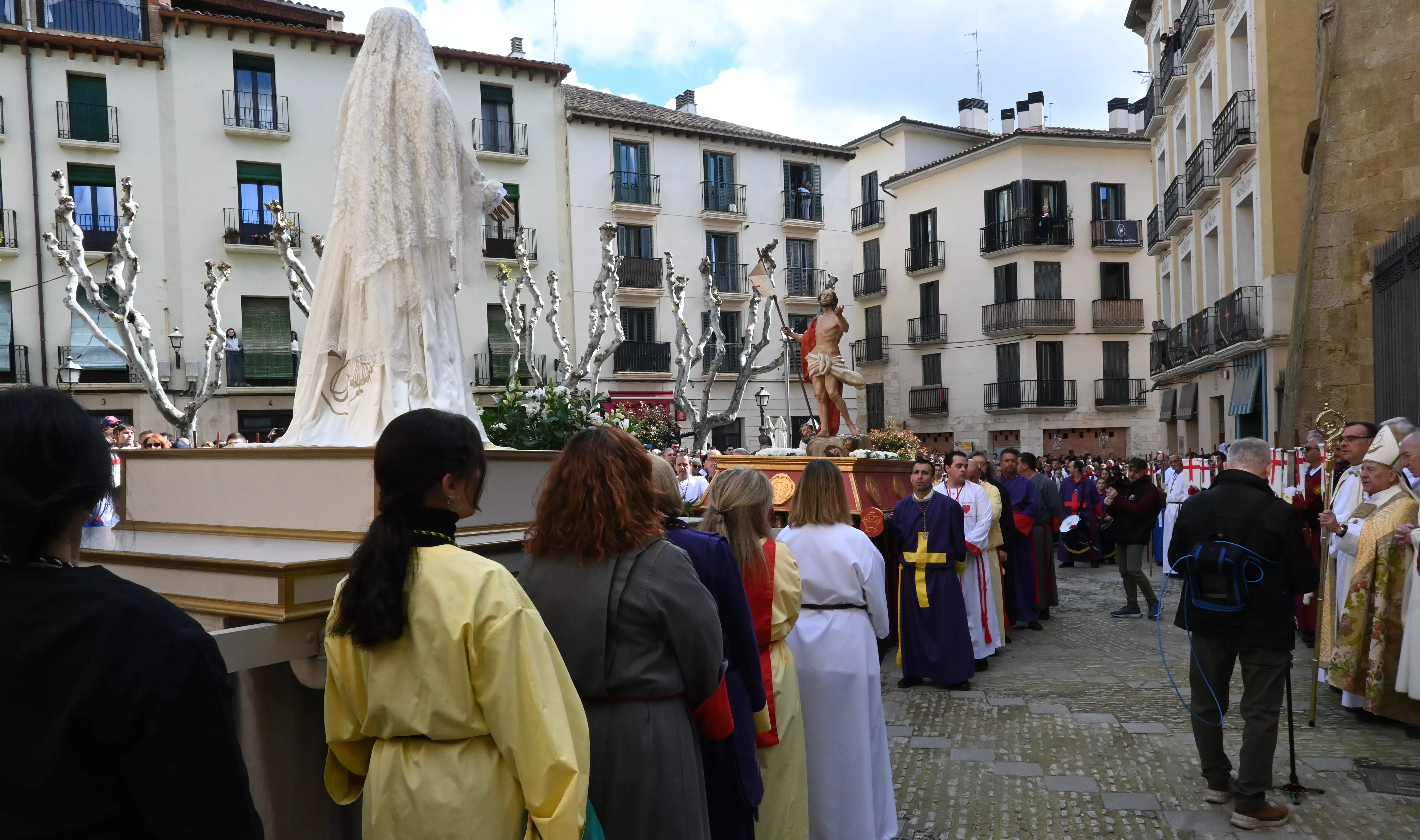 Procesión del Resucitado en Huesca. Foto Carlos Jalle