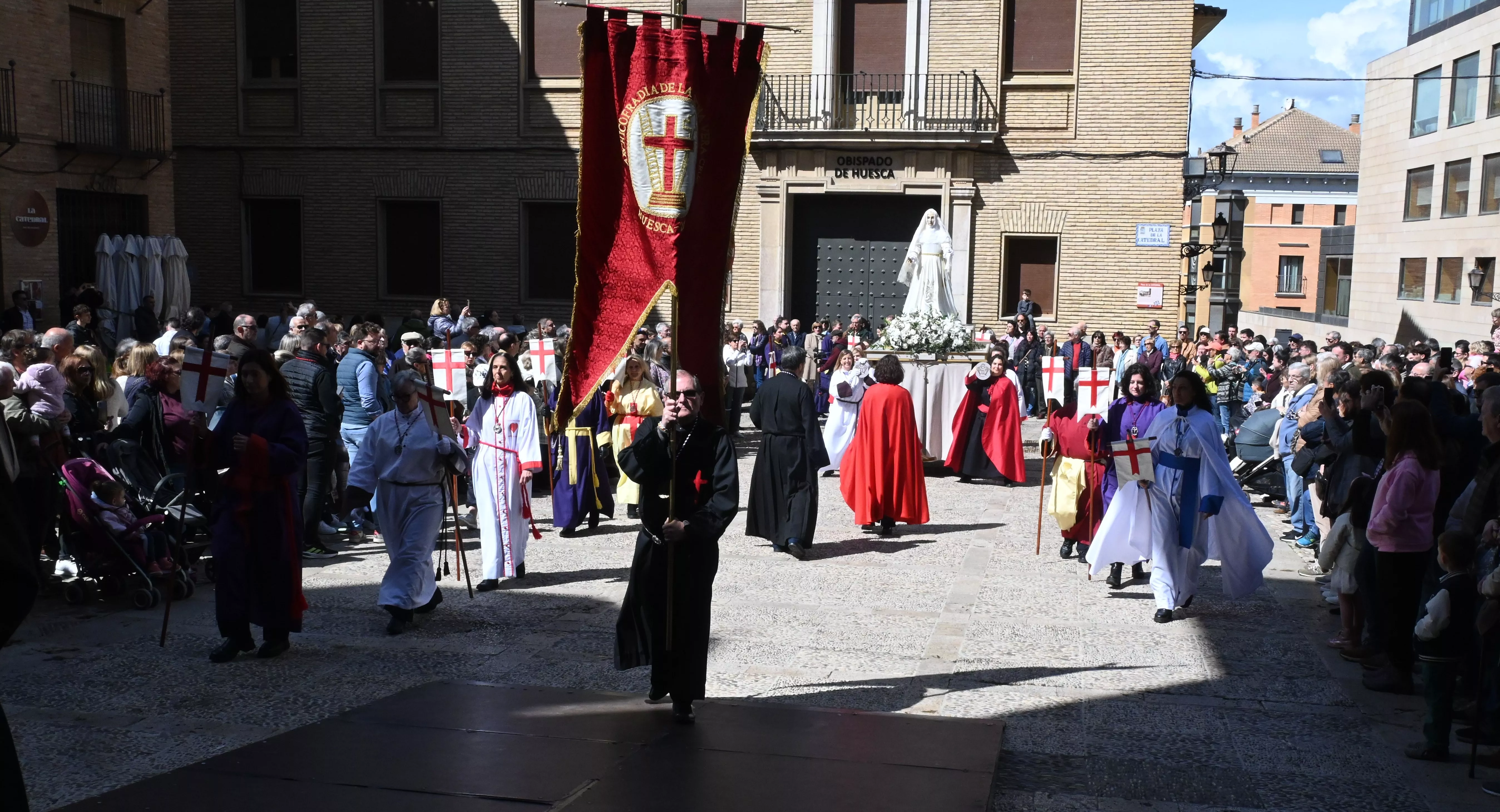 Procesión del Resucitado en Huesca. Foto Carlos Jalle