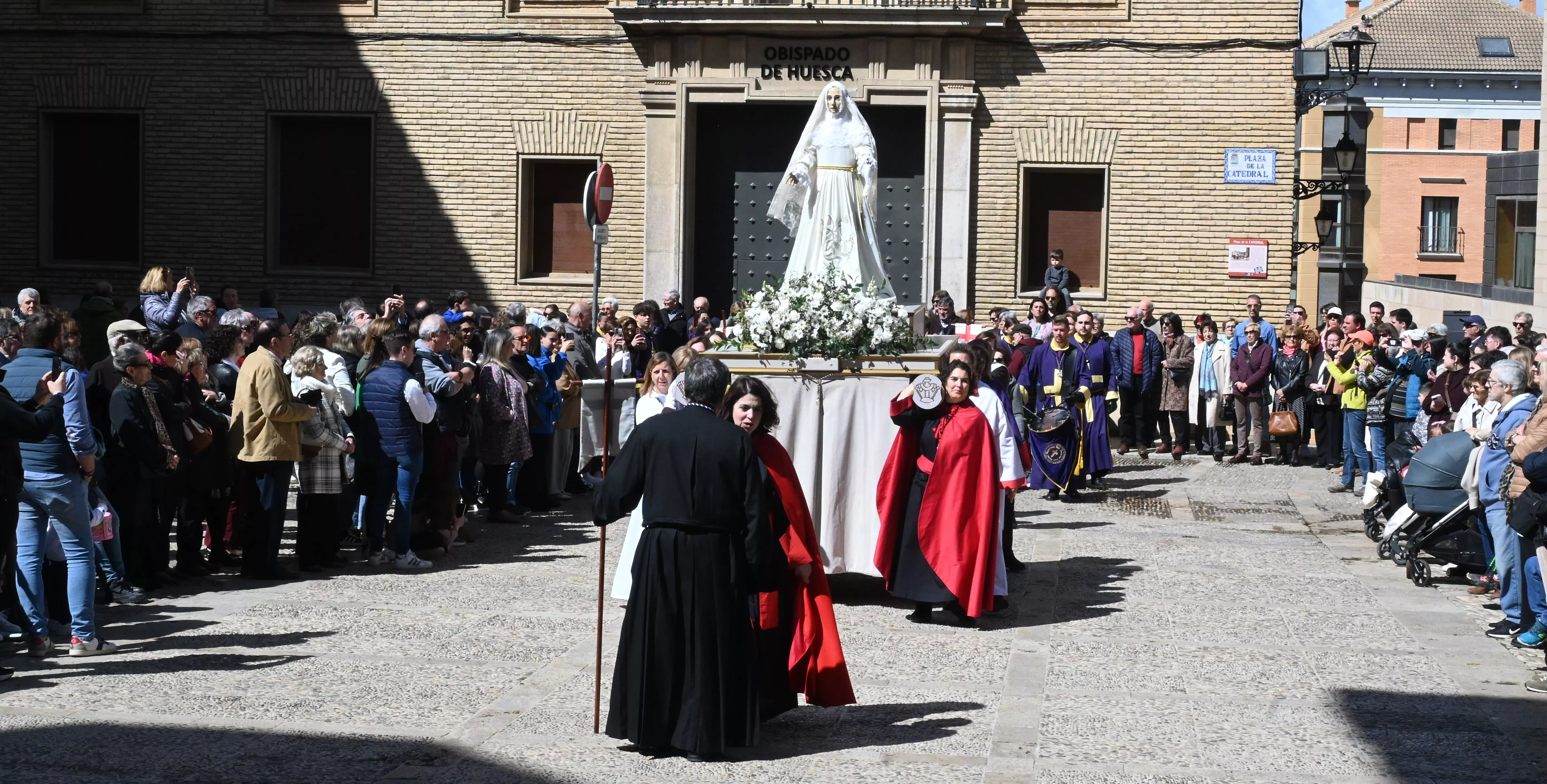 Procesión del Resucitado en Huesca. Foto Carlos Jalle