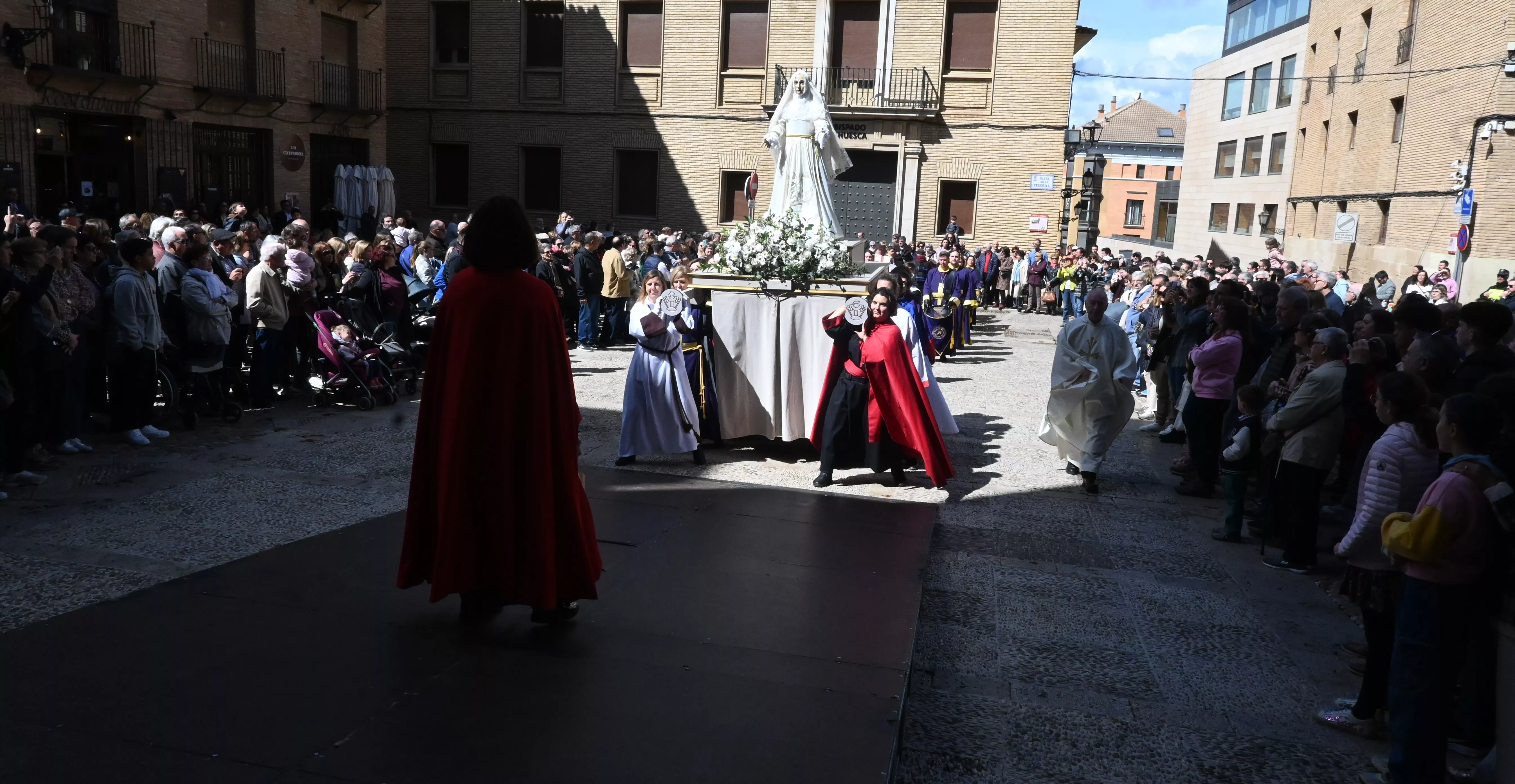 Procesión del Resucitado en Huesca. Foto Carlos Jalle