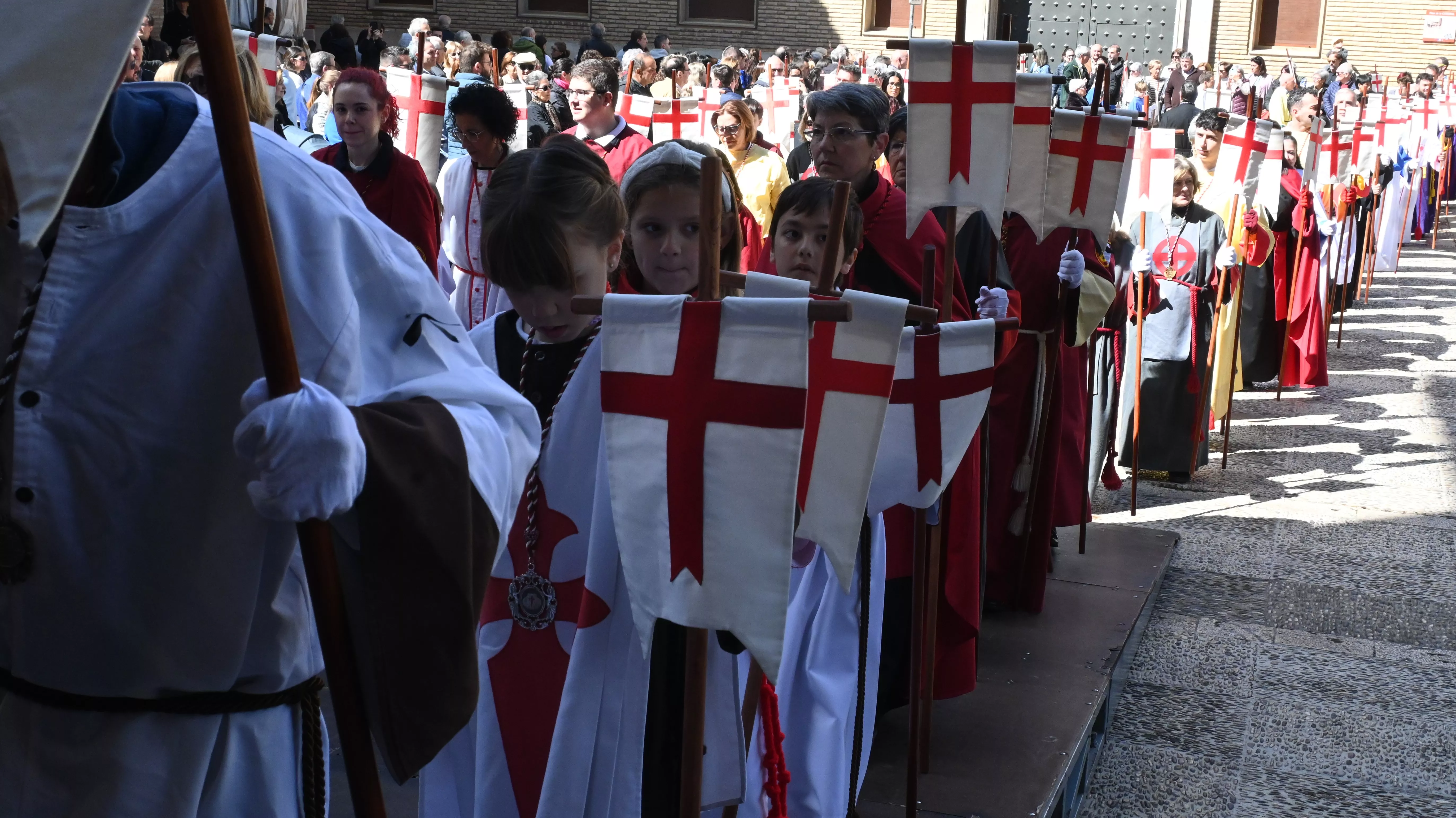 Procesión del Resucitado en Huesca. Foto Carlos Jalle