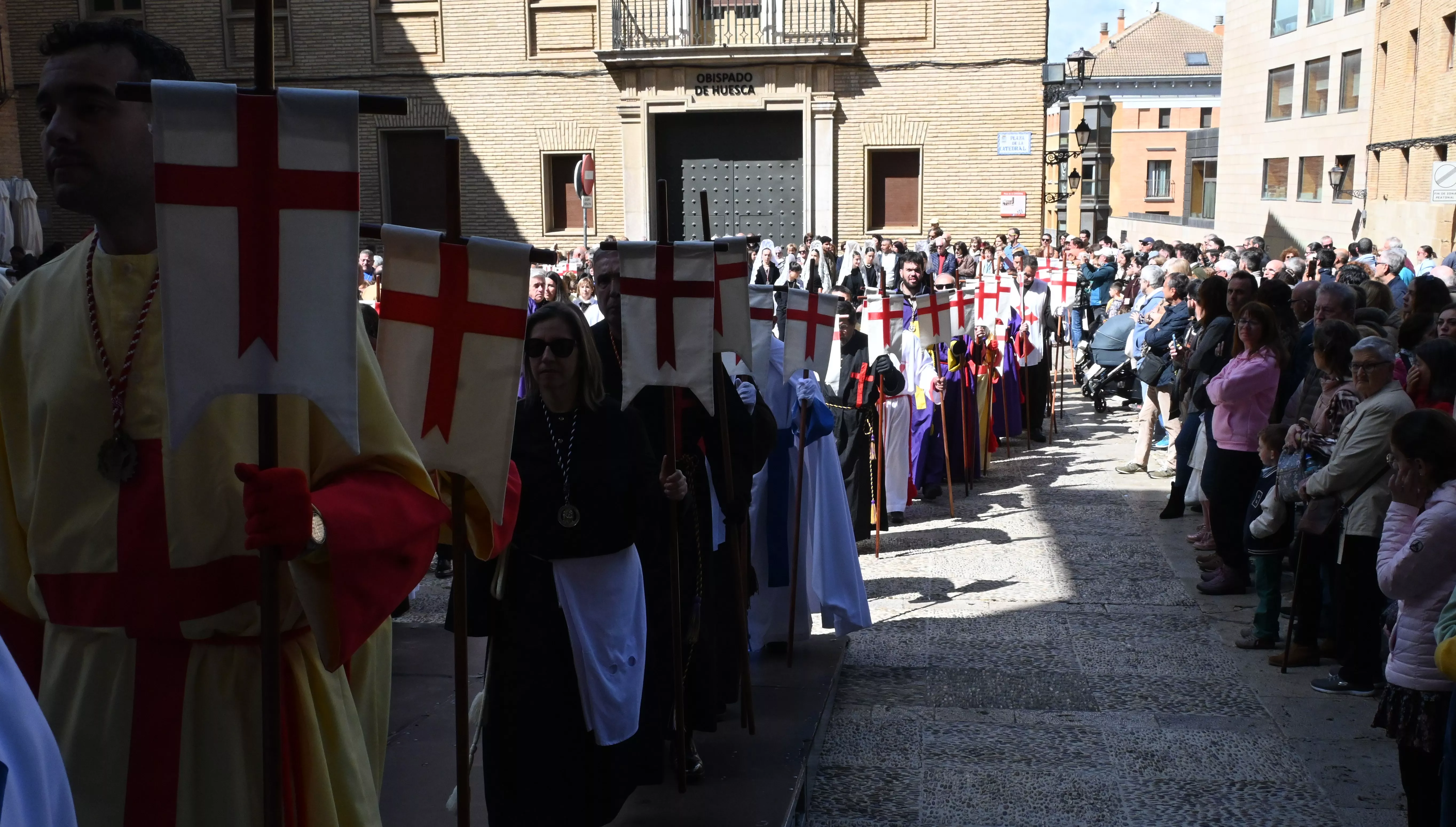 Procesión del Resucitado en Huesca. Foto Carlos Jalle