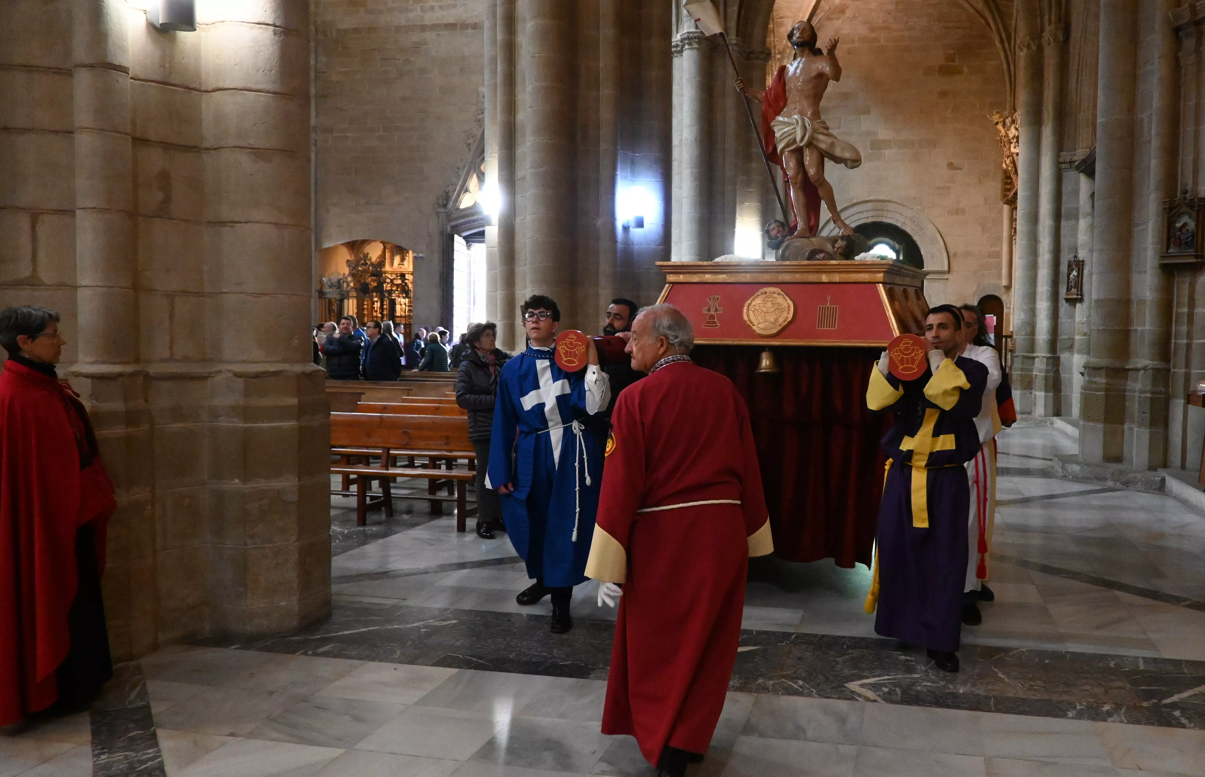 Procesión del Resucitado en Huesca. Foto Carlos Jalle