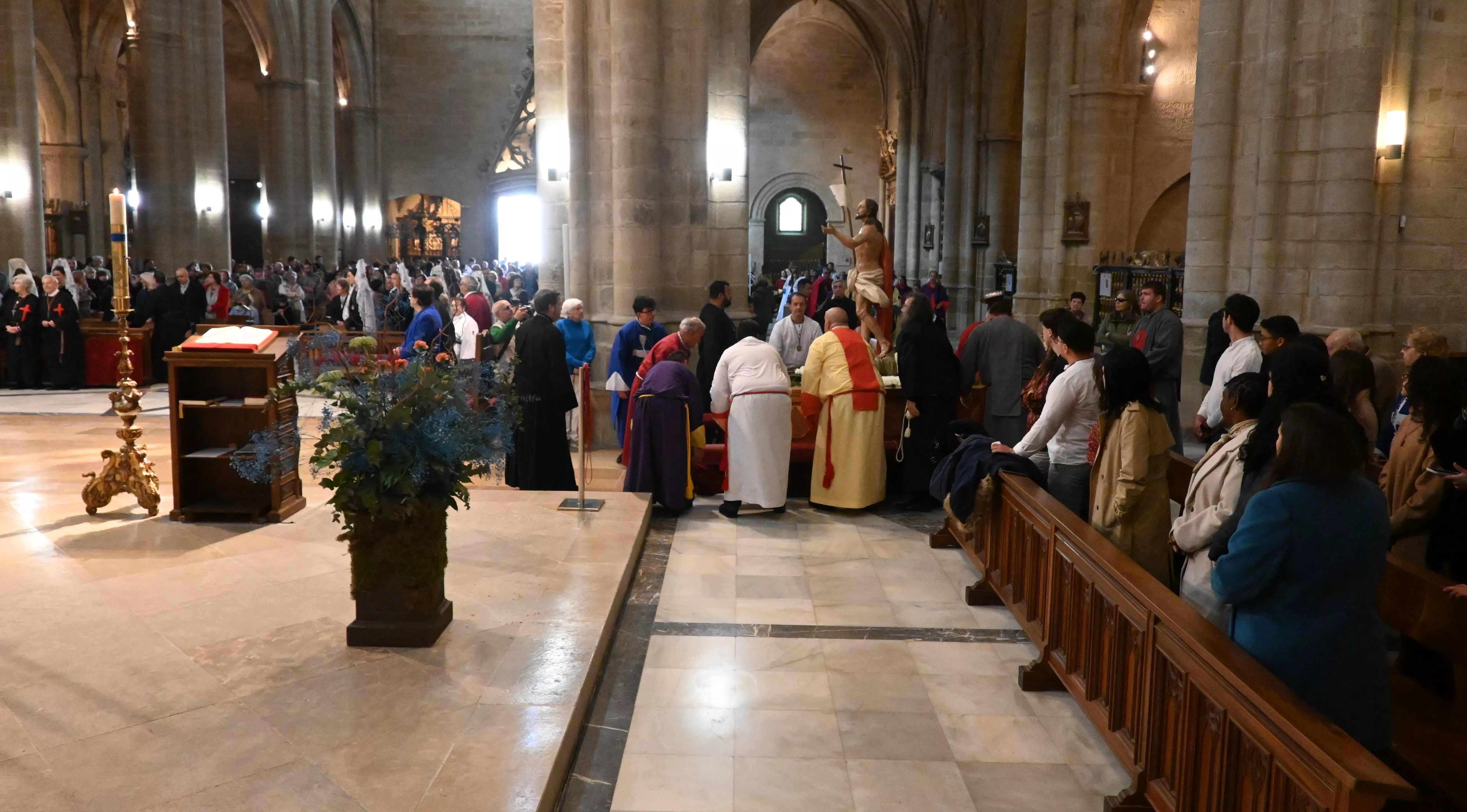 Procesión del Resucitado en Huesca. Foto Carlos Jalle