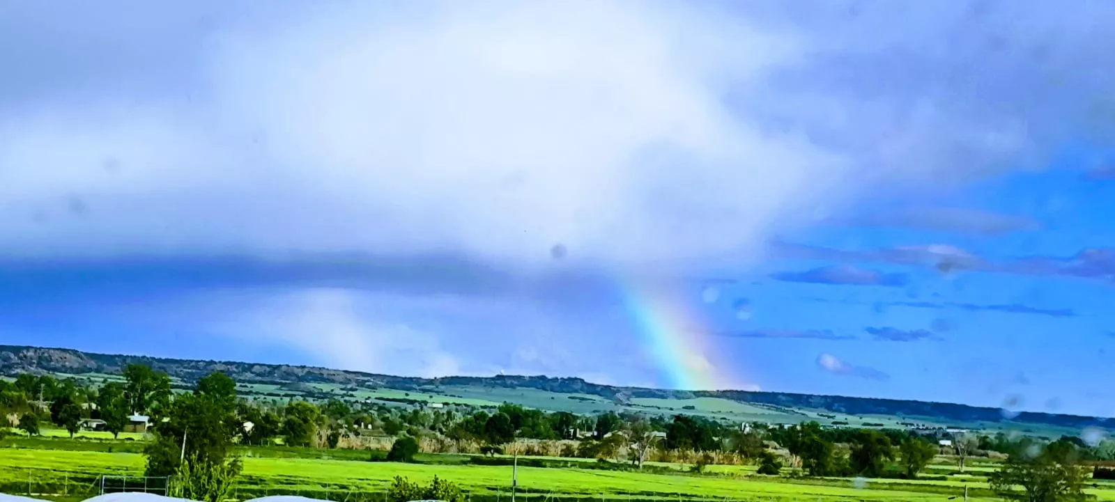 La Sierra de Guara quizá con la última nieve de la temporada. Foto Joaquín Santafé