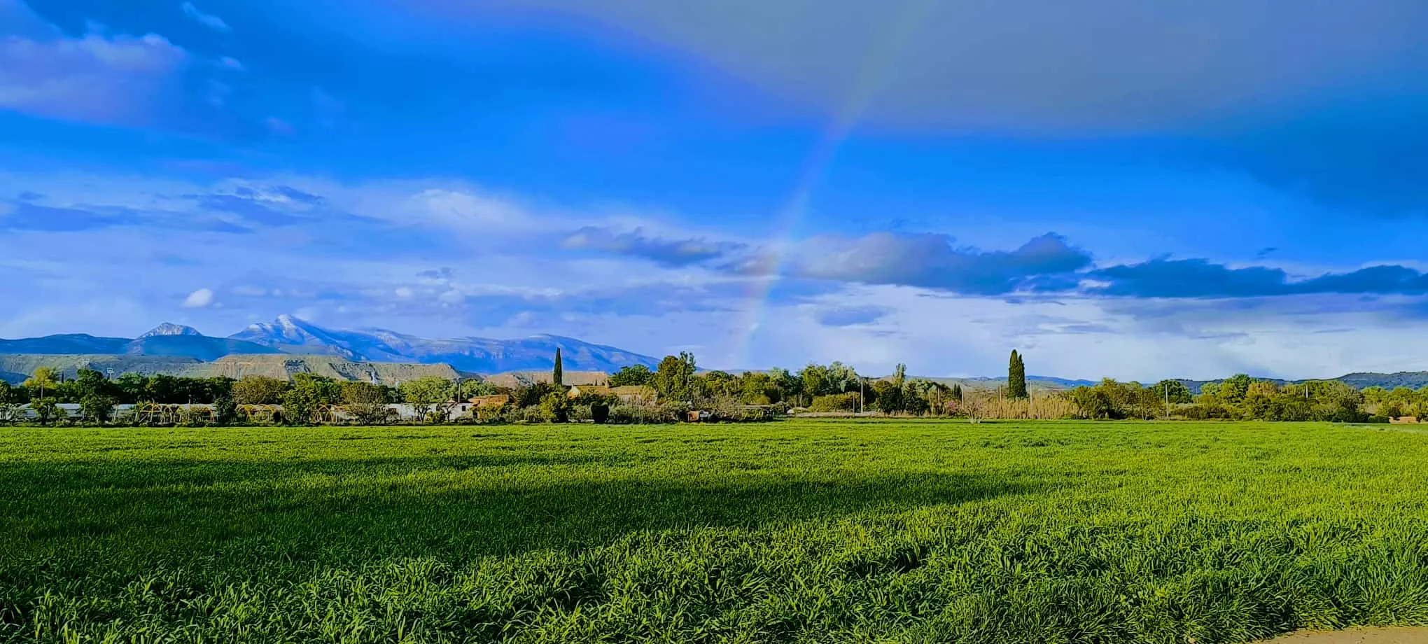 La Sierra de Guara quizá con la última nieve de la temporada. Foto Joaquín Santafé