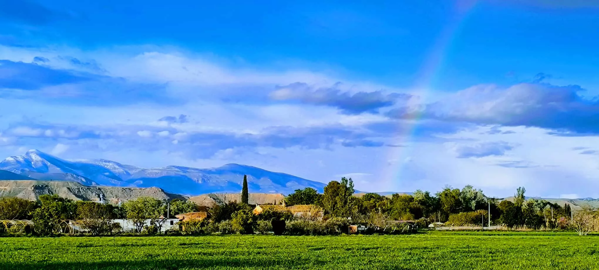 La Sierra de Guara quizá con la última nieve de la temporada. Foto Joaquín Santafé