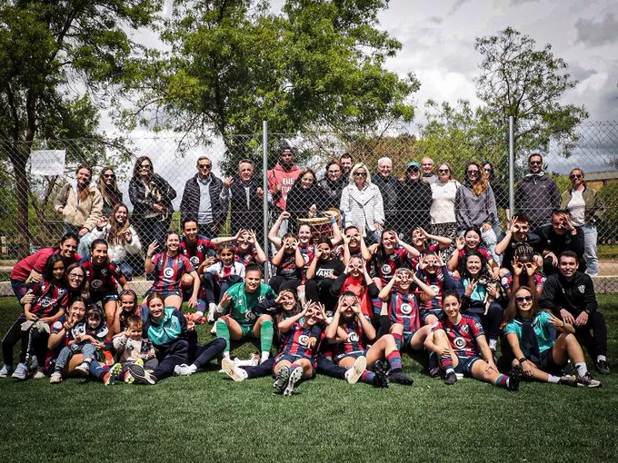 Celebración azulgrana tras la victoria. Foto: SD Huesca