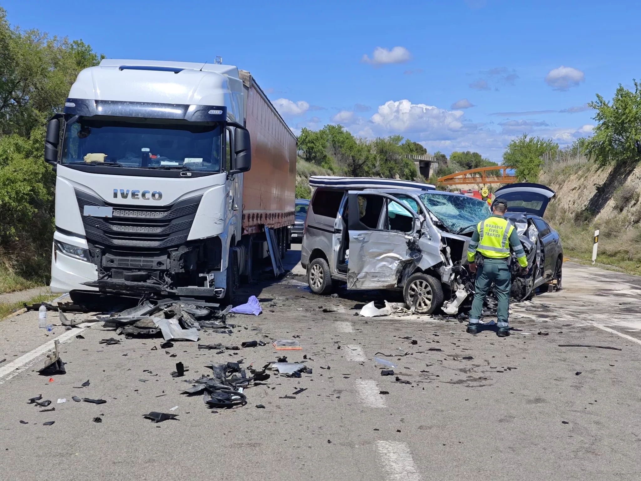 Un fallecido y seis heridos en un accidente en la N-240 en Barbastro.