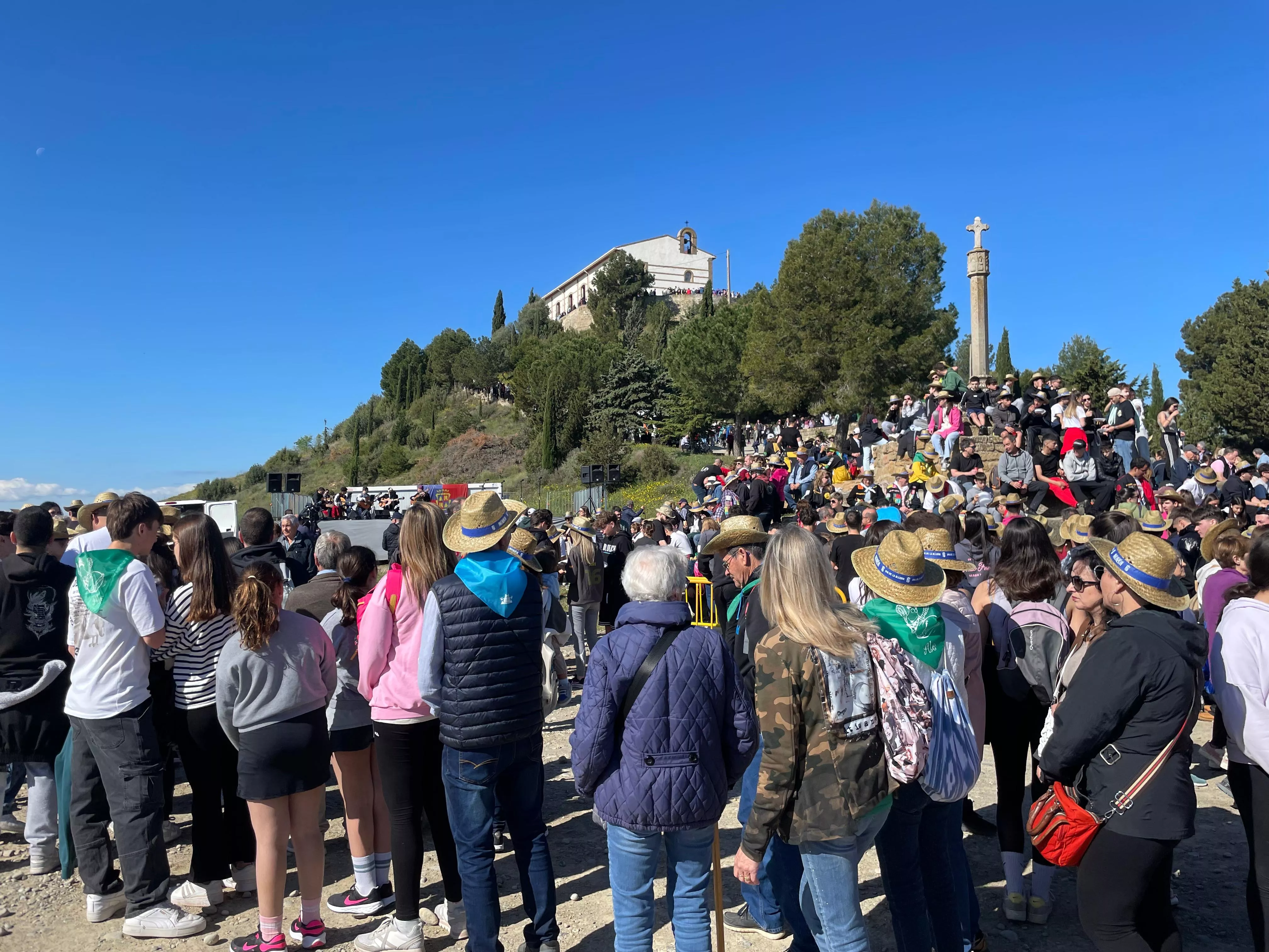 Monzón vive un Día de la Alegría de récord con unos 15.000 romeros.
