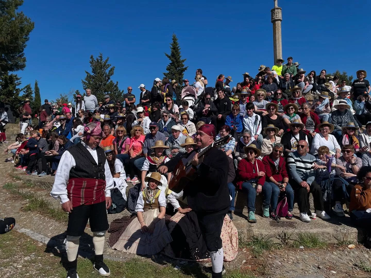 Celebración de la romería del Día de la Alegría en Monzón.