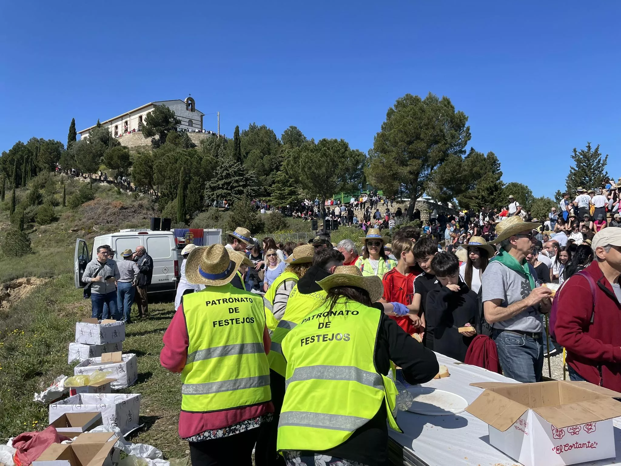 Celebración de la romería del Día de la Alegría en Monzón.